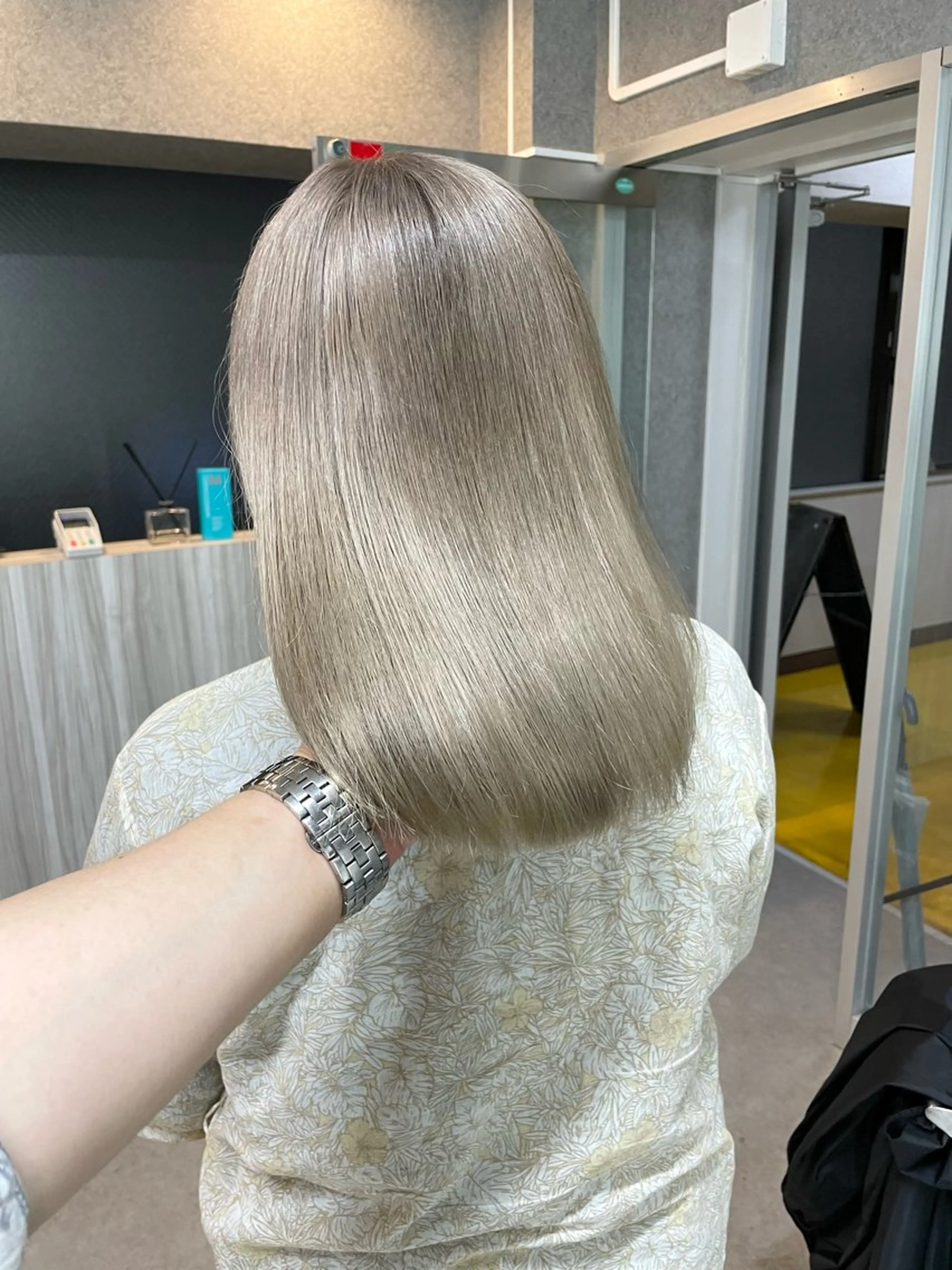 ミディアム カット ヘアカラー アップヘアー所属・小嶋 司のヘアスタイル