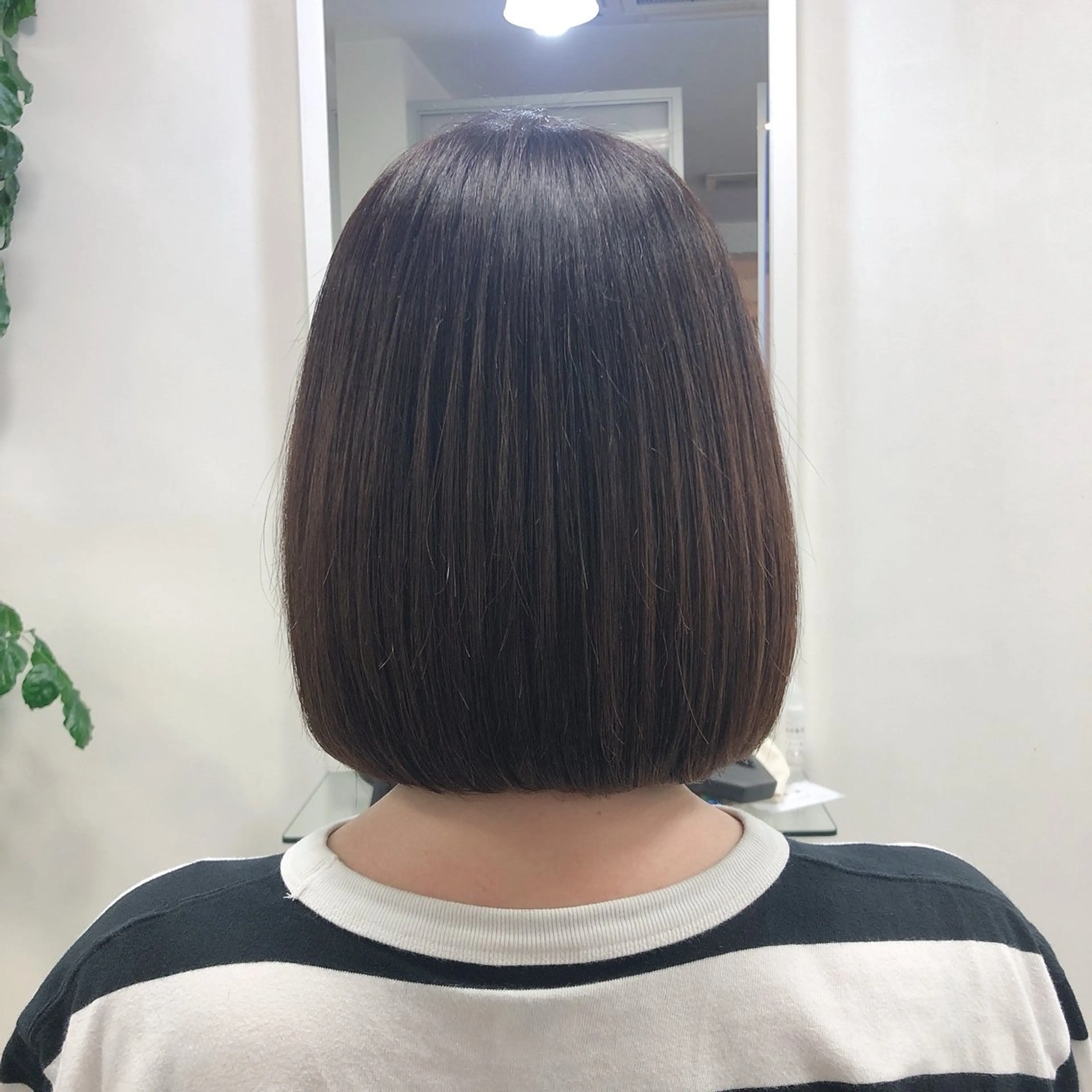 ショート ワンレンボブ ボブ 柴崎 悠乃のヘアスタイル