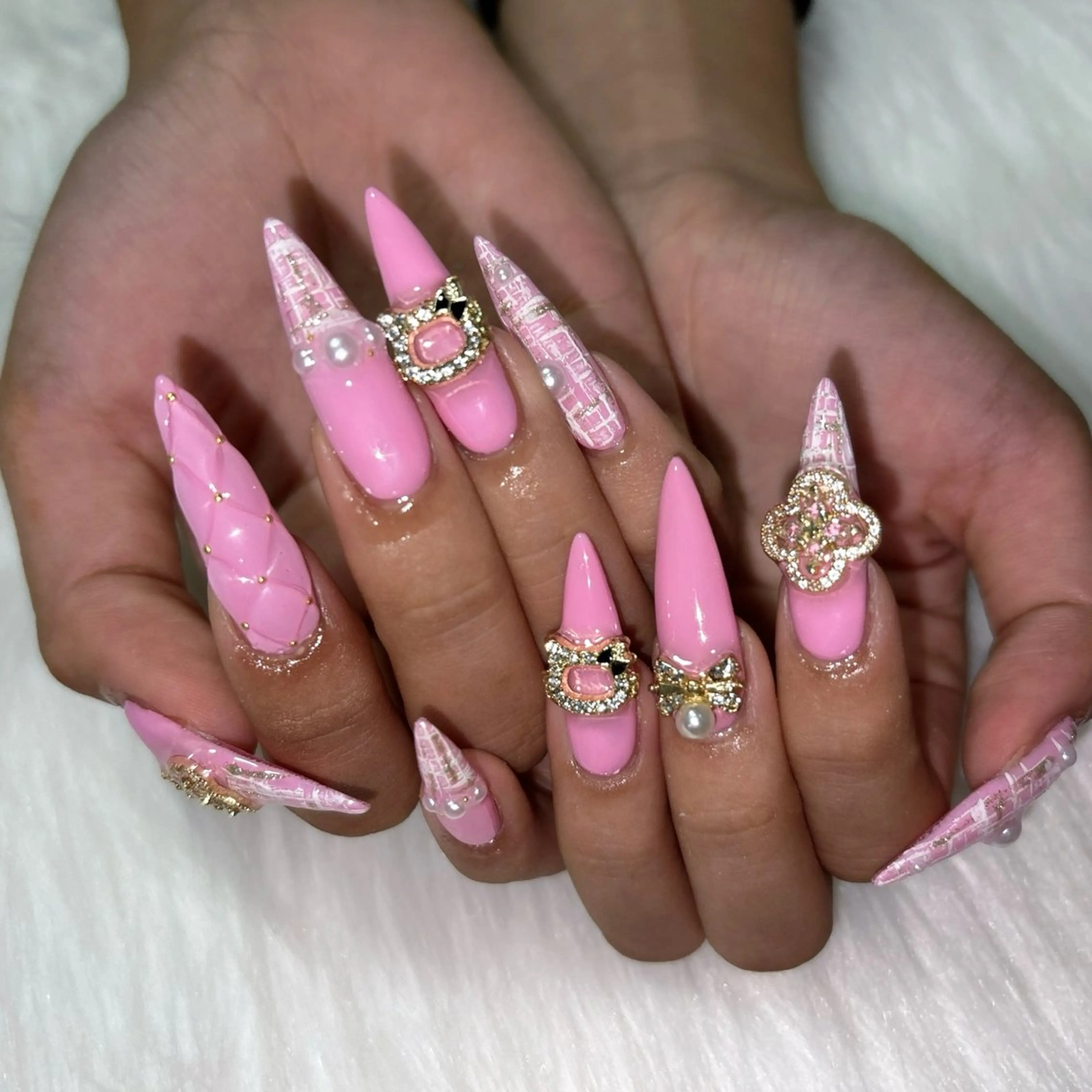 ネイル ピンク ツイードネイル ハンドネイル adorable 〈Kurumi〉のネイルデザイン