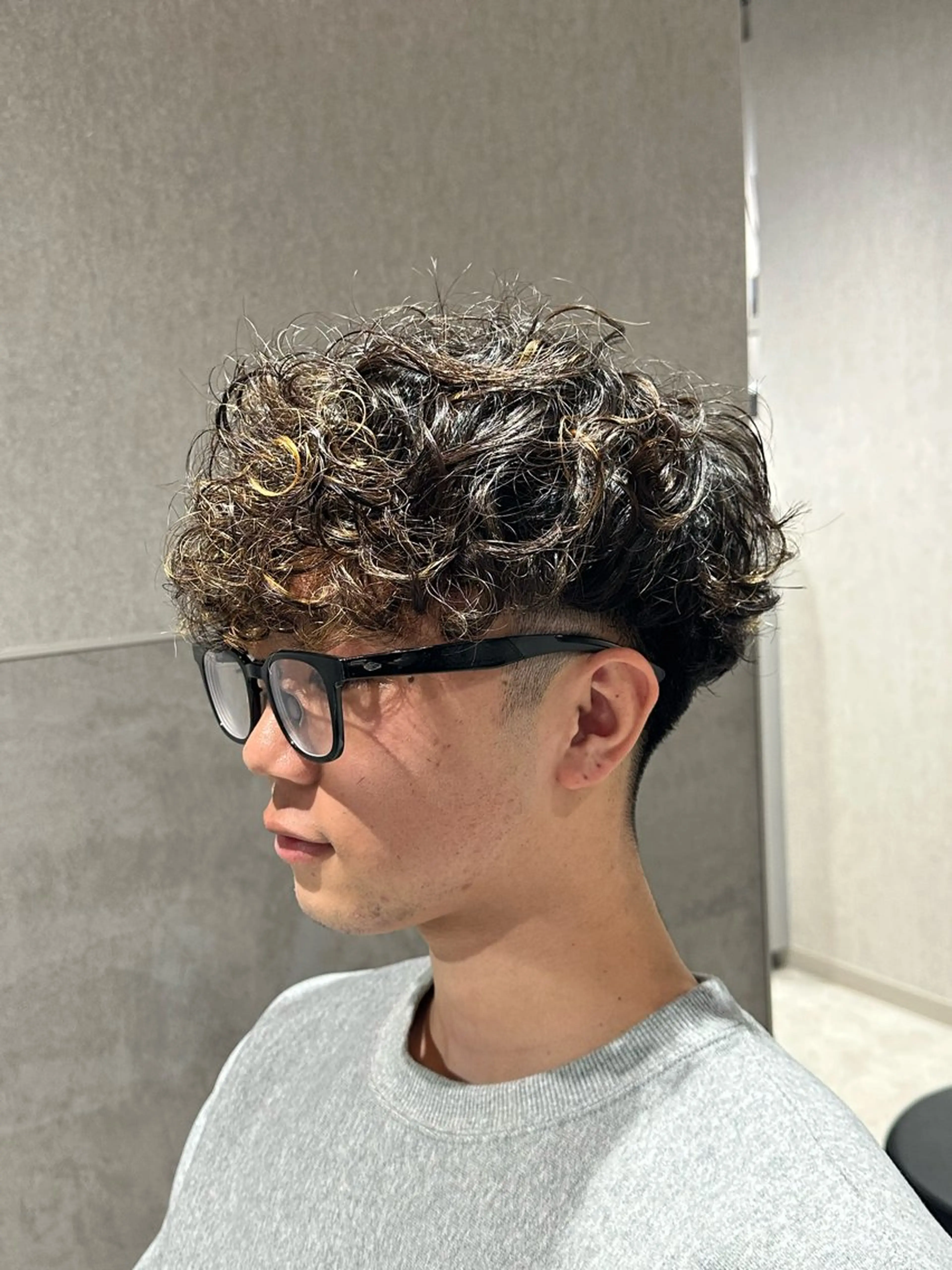ショート パーマ メンズ スペインカール カット パーマ トリートメント フェザーパーマ職人 🪶ryosukeのヘアスタイル