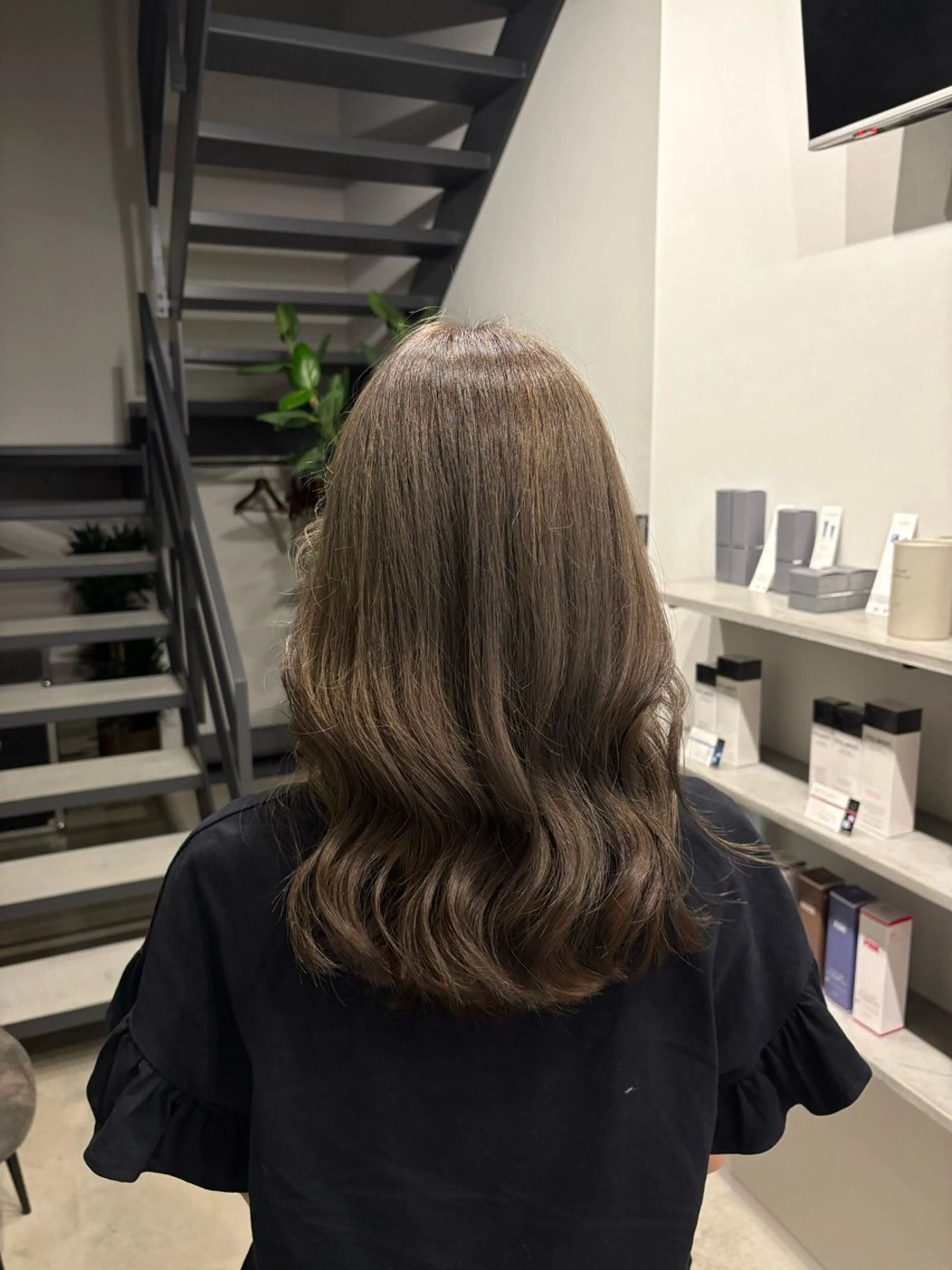 カラー ブリーチ オリーブカラー ヘアカラー トリートメント アールラーゴ所属・宮島 華湖のヘアスタイル