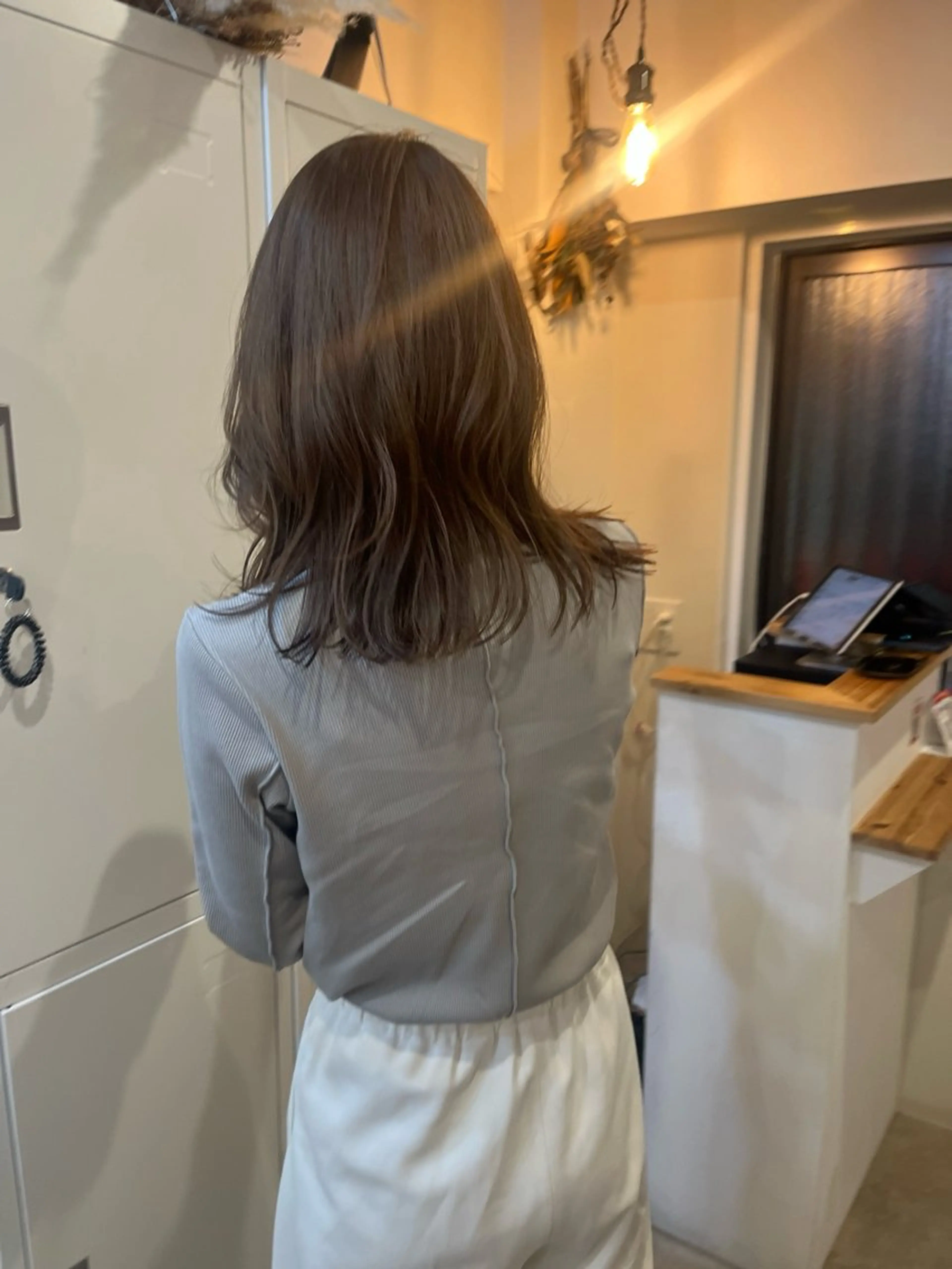 セミロング カラー ベージュカラー カット ヘアカラー トリートメント 下石怜子/レイヤー カット/透明感カラーのヘアスタイル