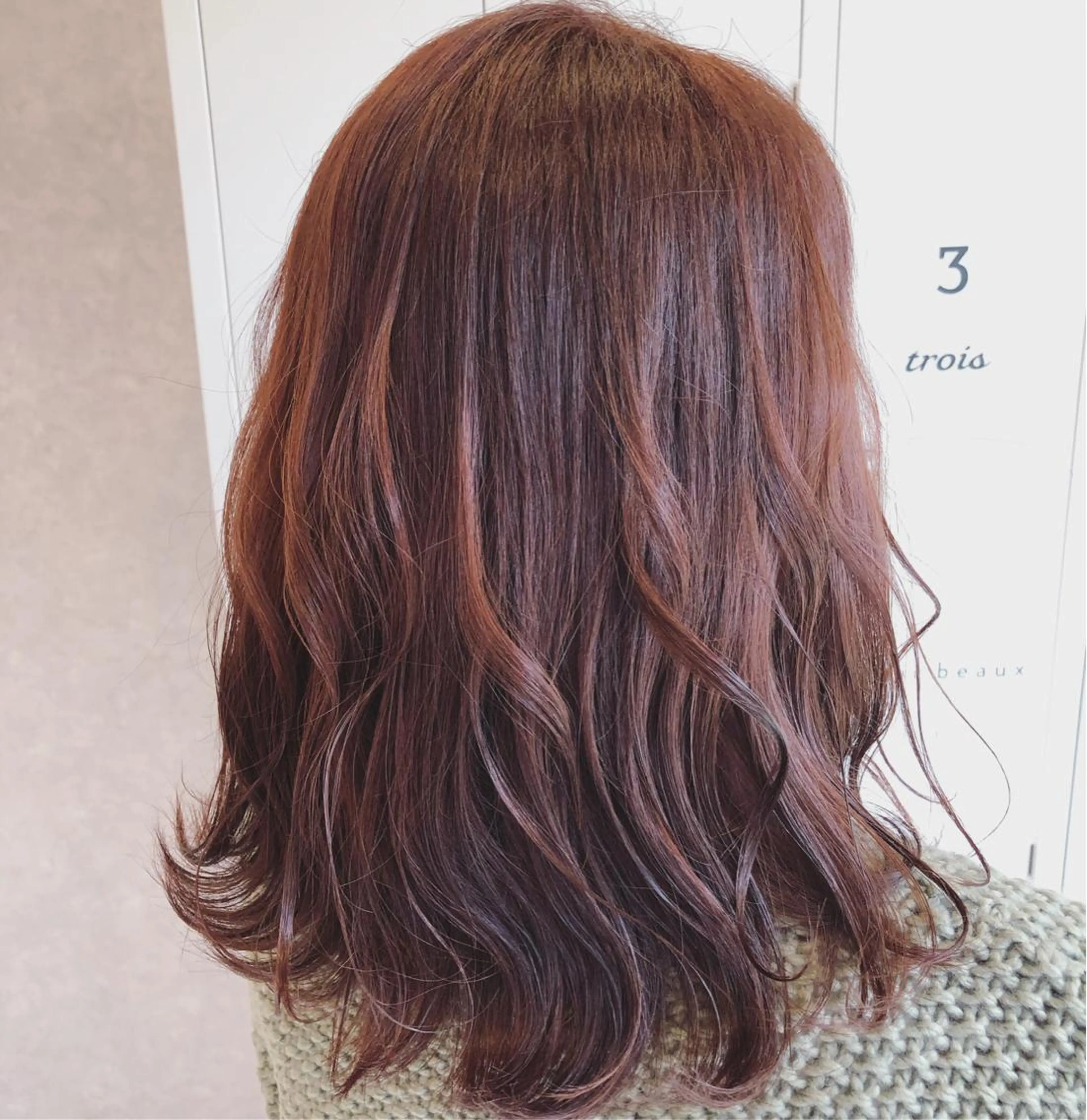 ミディアム カラー desirbeaux 佐藤愛のヘアスタイル