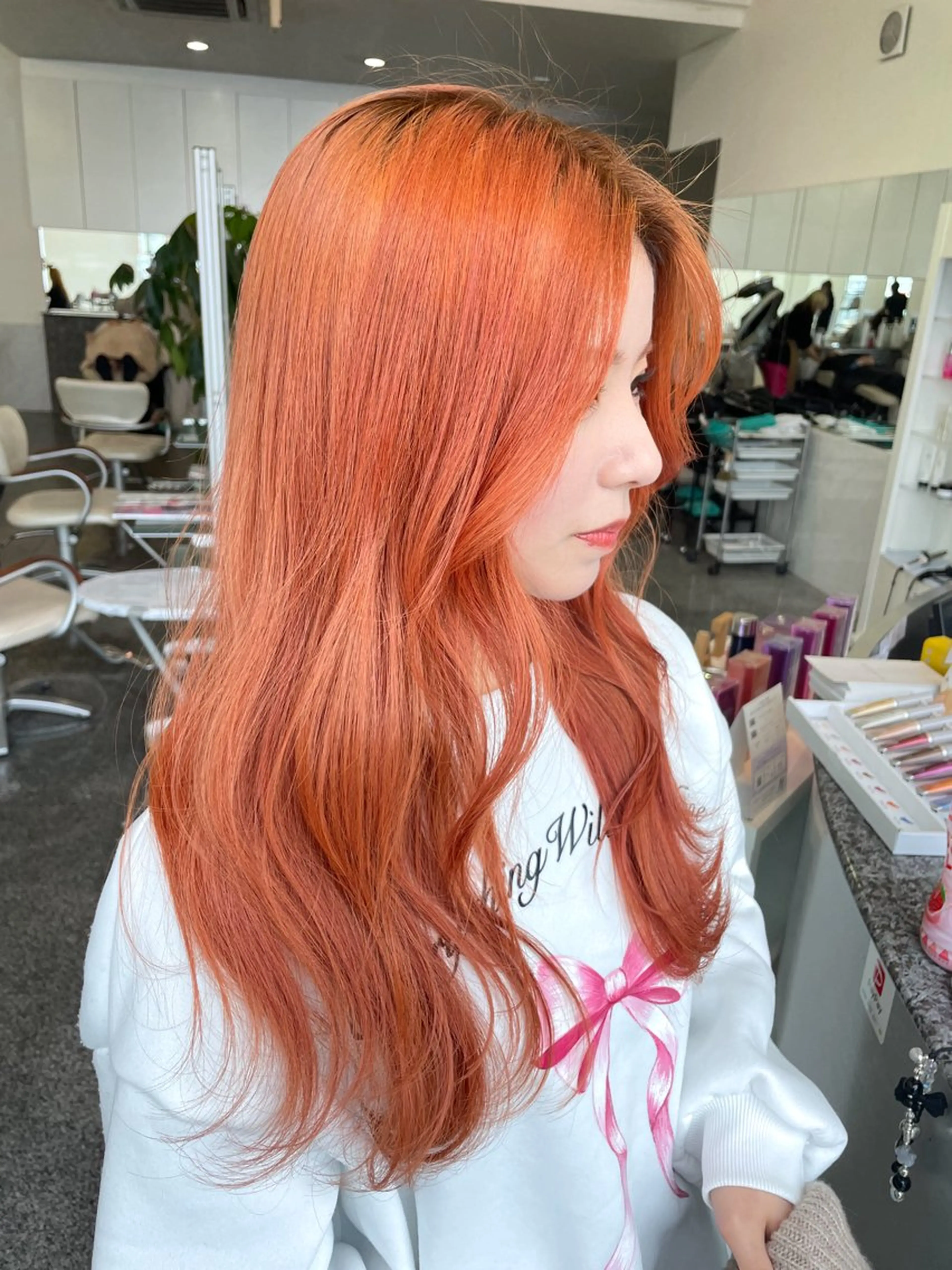 セミロング カラー ブリーチ ハイトーン、ブリーチ 🤍足立里湖のヘアスタイル