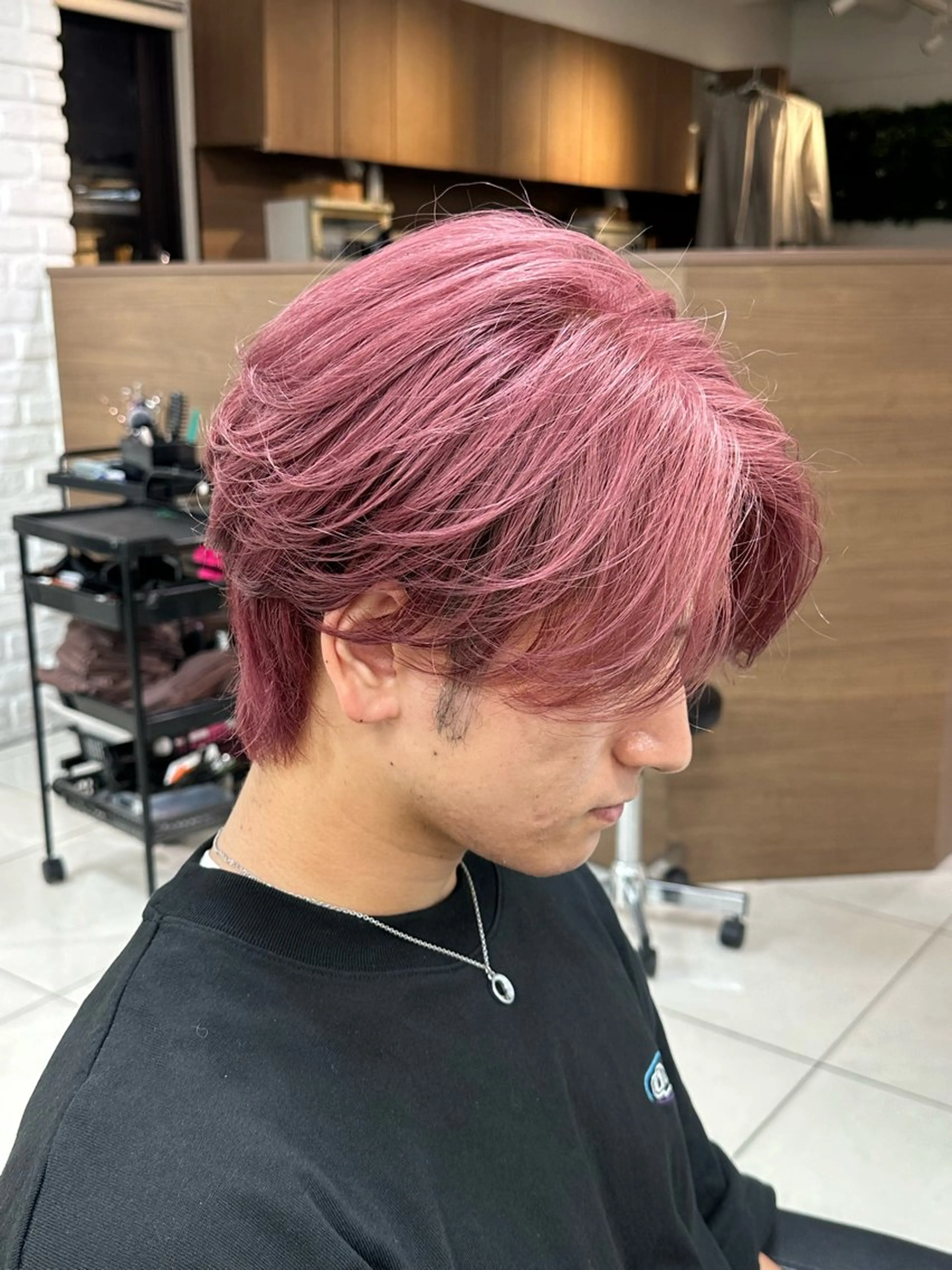 ショート カラー メンズ メンズブリーチ ベージュカラー ブリーチ ブロンド ピンクカラー カット ヘアカラー トリートメント メンズ縮毛矯正🦊ハ イトーン　RYOKAのヘアスタイル