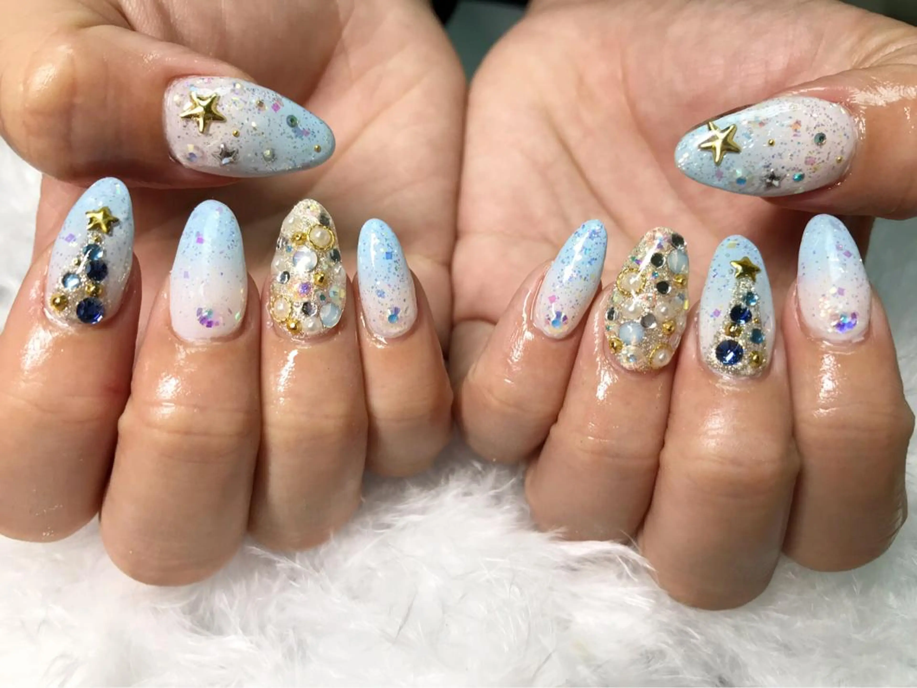 ネイル キラキラネイル 水色 持ち込み 冬ネイル クリスマス ハンドネイル CITRAtotal beautyのネイルデザイン
