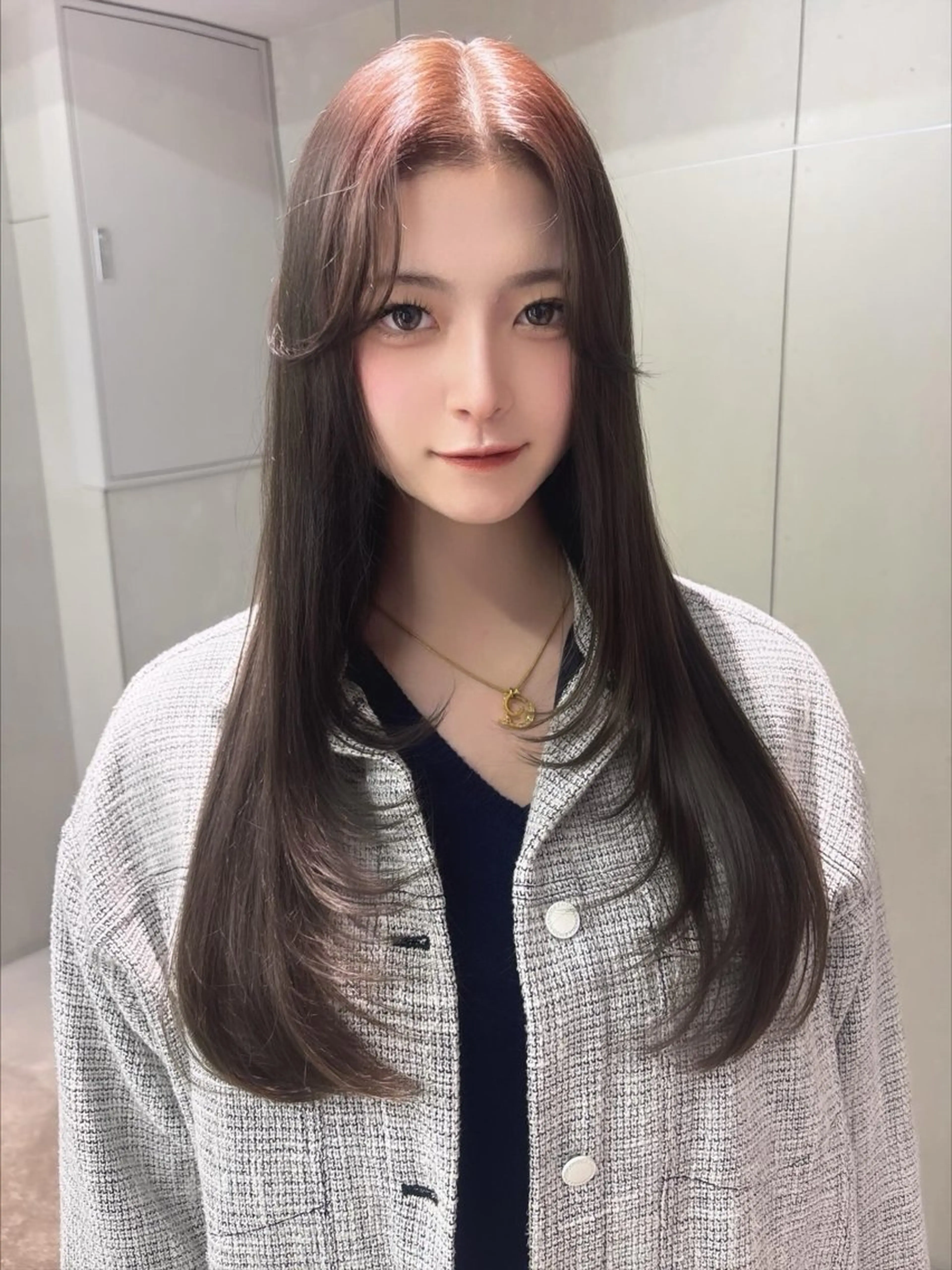 ミディアム カラー ベージュカラー オリーブベージュ レイヤーカット ヘアカラー Harune/うる艶 ハイトーンのヘアスタイル