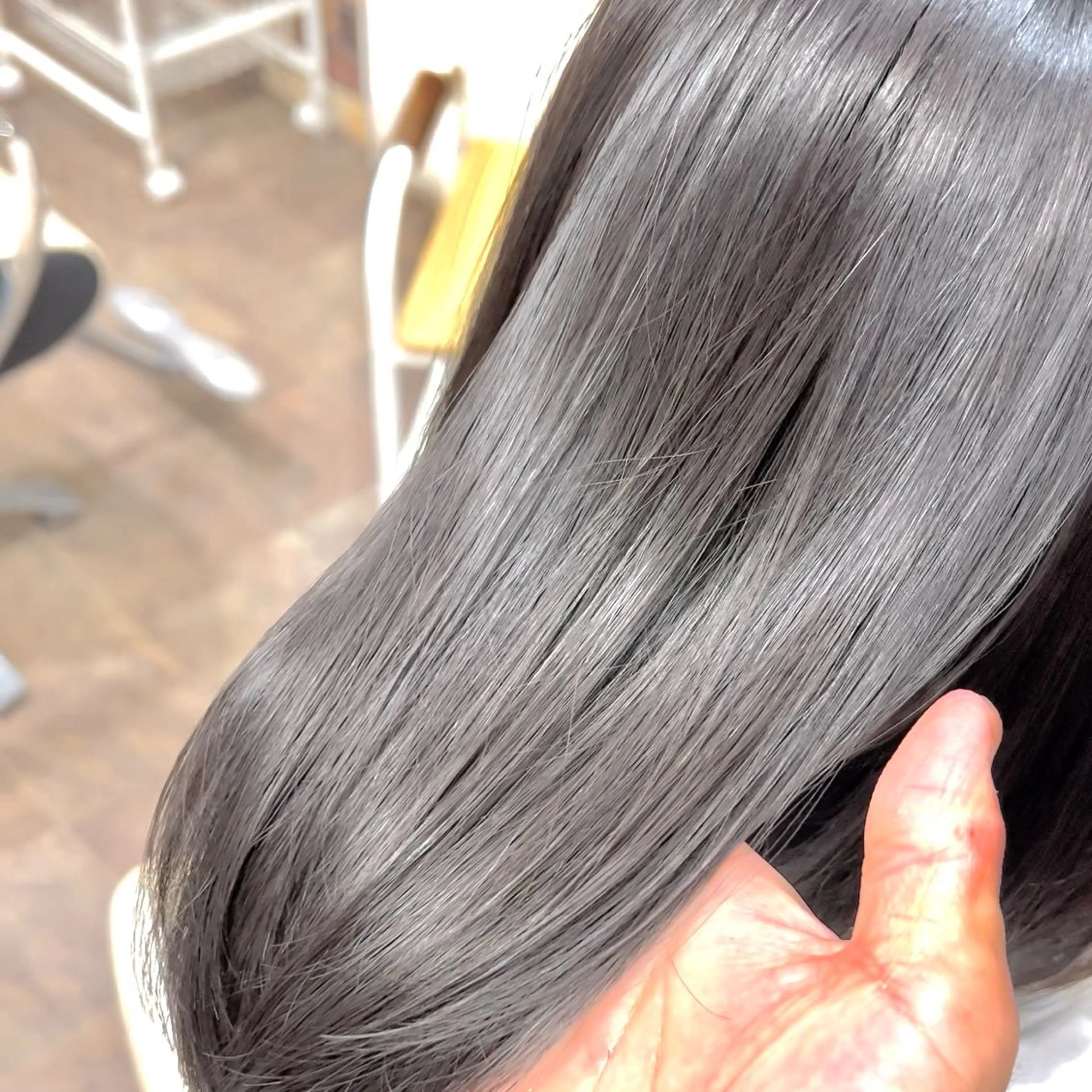 ミディアム カラー ヘアカラー トリートメント スパークヘア所属・大人女性の縮毛矯正/ お手入れ簡単/馬渕樹のヘアスタイル