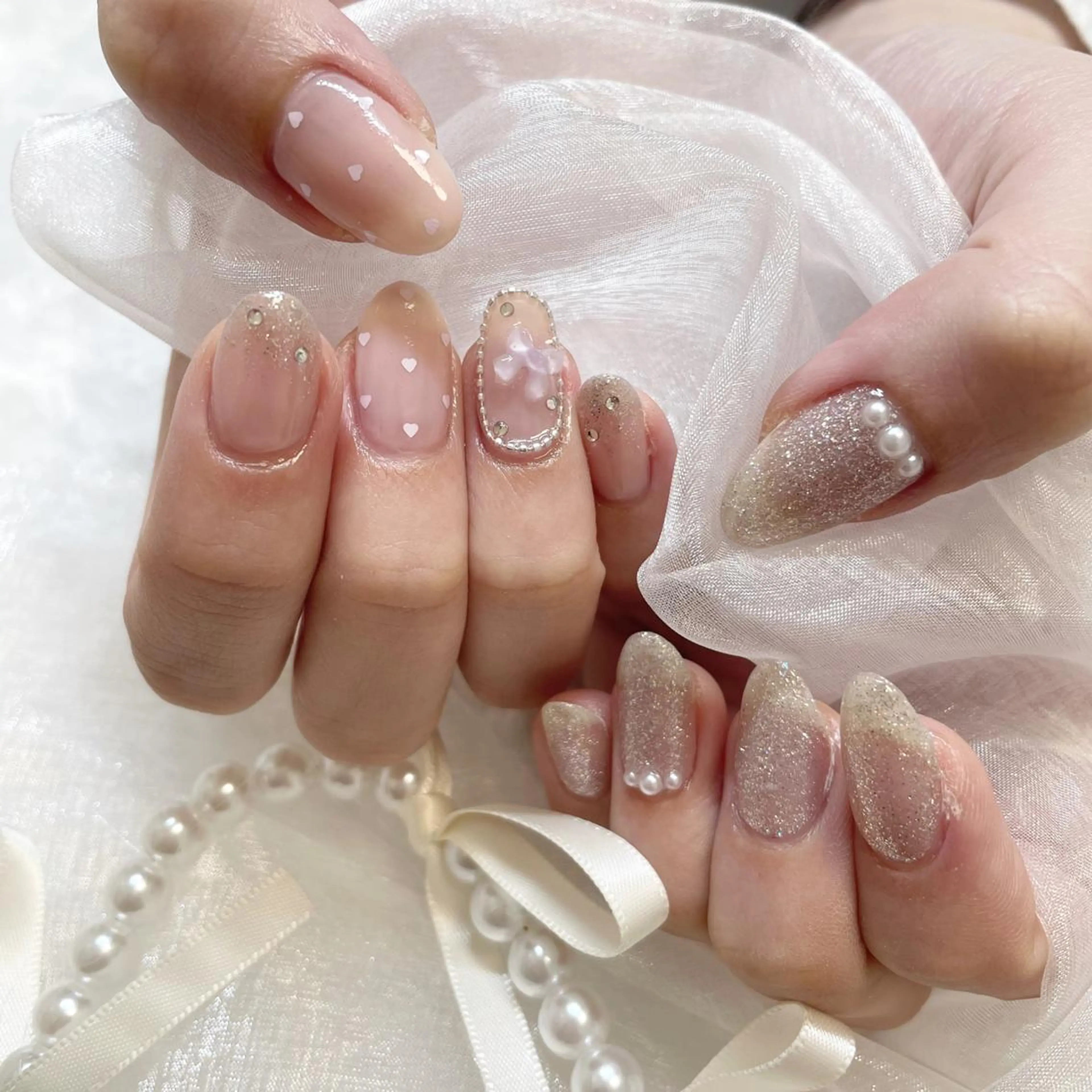 ネイル ジェルネイル キラキラネイル 韓国ネイル 持ち込み ワンカラーネイル ハンドネイル fiore nail 🦋のネイルデザイン