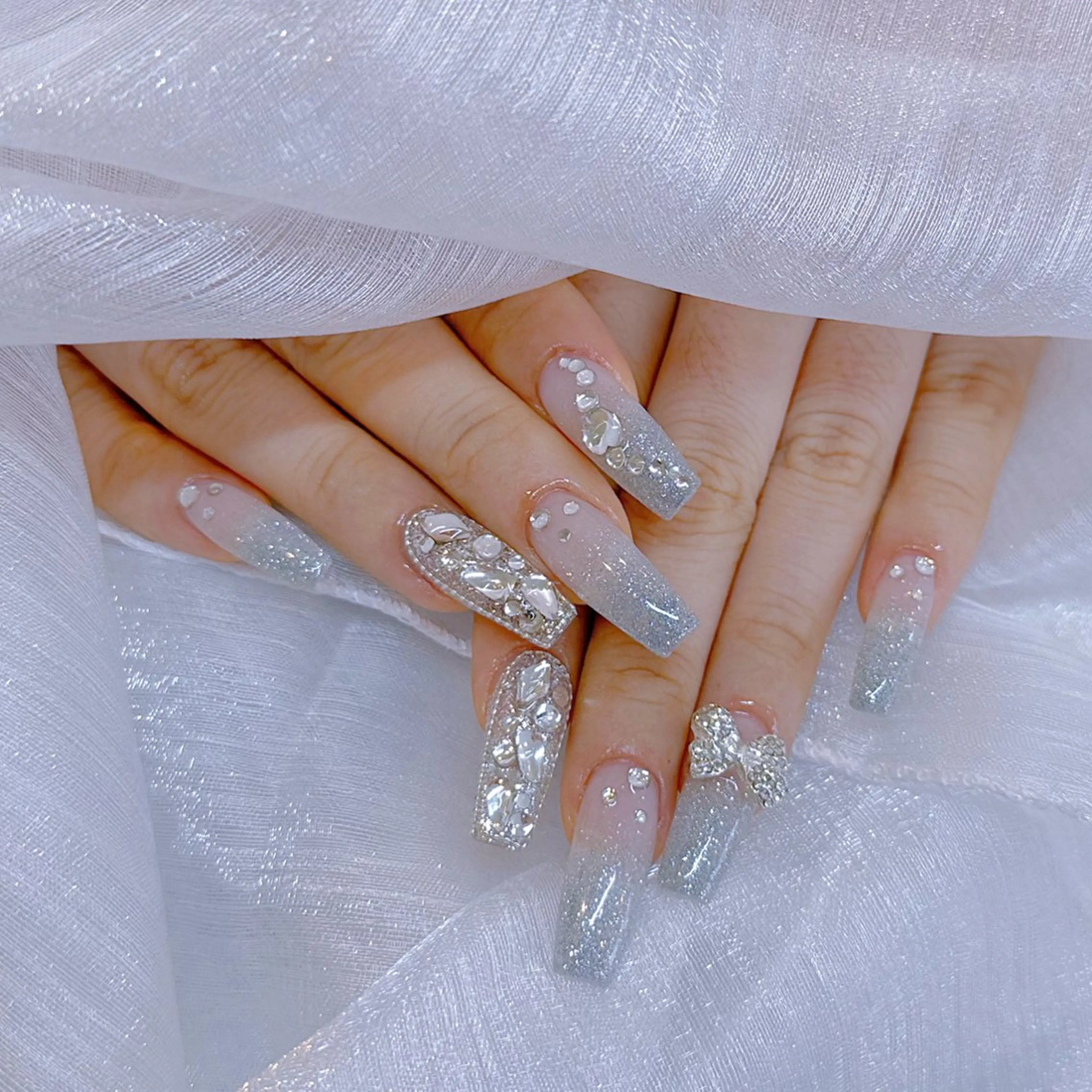 ネイル アートネイル 韓国ネイル 水色 ロングネイル マグネットネイル ハンドネイル ハンドケア NailDemure 【銀座店】のネイルデザイン