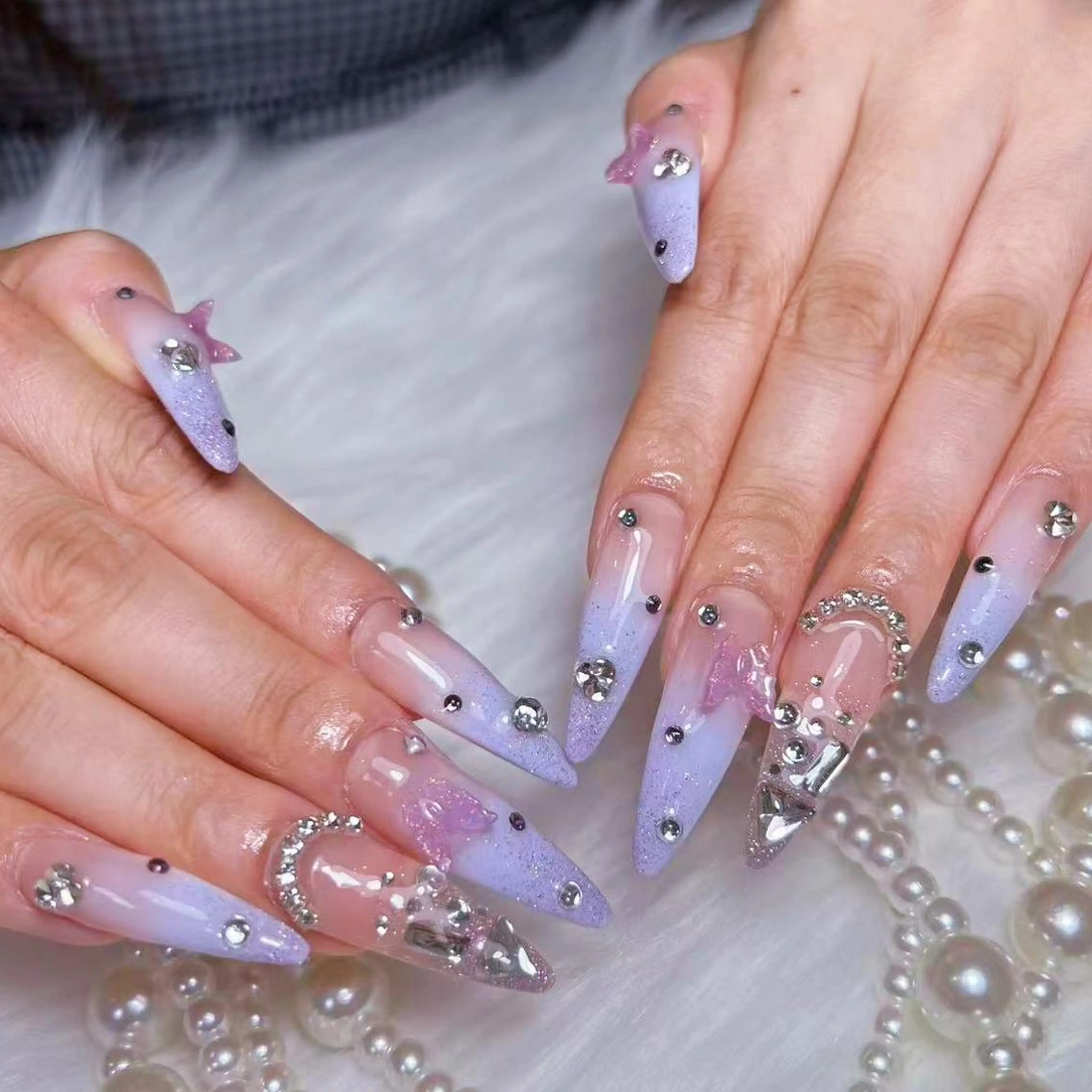 ネイル アートネイル オーロラネイル ガーリー キラキラネイル 韓国ネイル ハンドネイル YOYO 💅のネイルデザイン