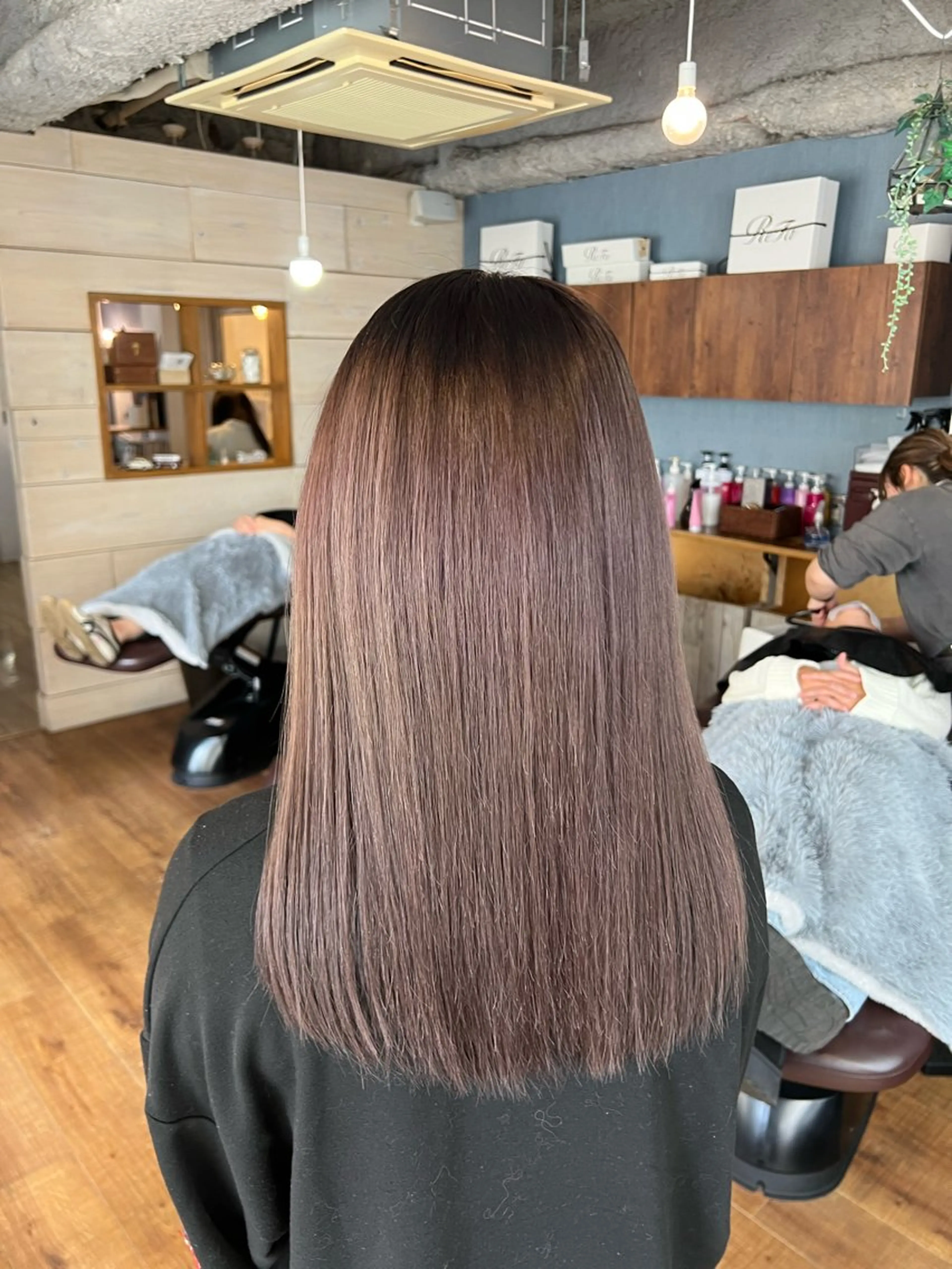 セミロング チョコレートブラウン カット ヘアカラー ヘアカラー ソムリエ 認定者/山城慶伍のヘアスタイル
