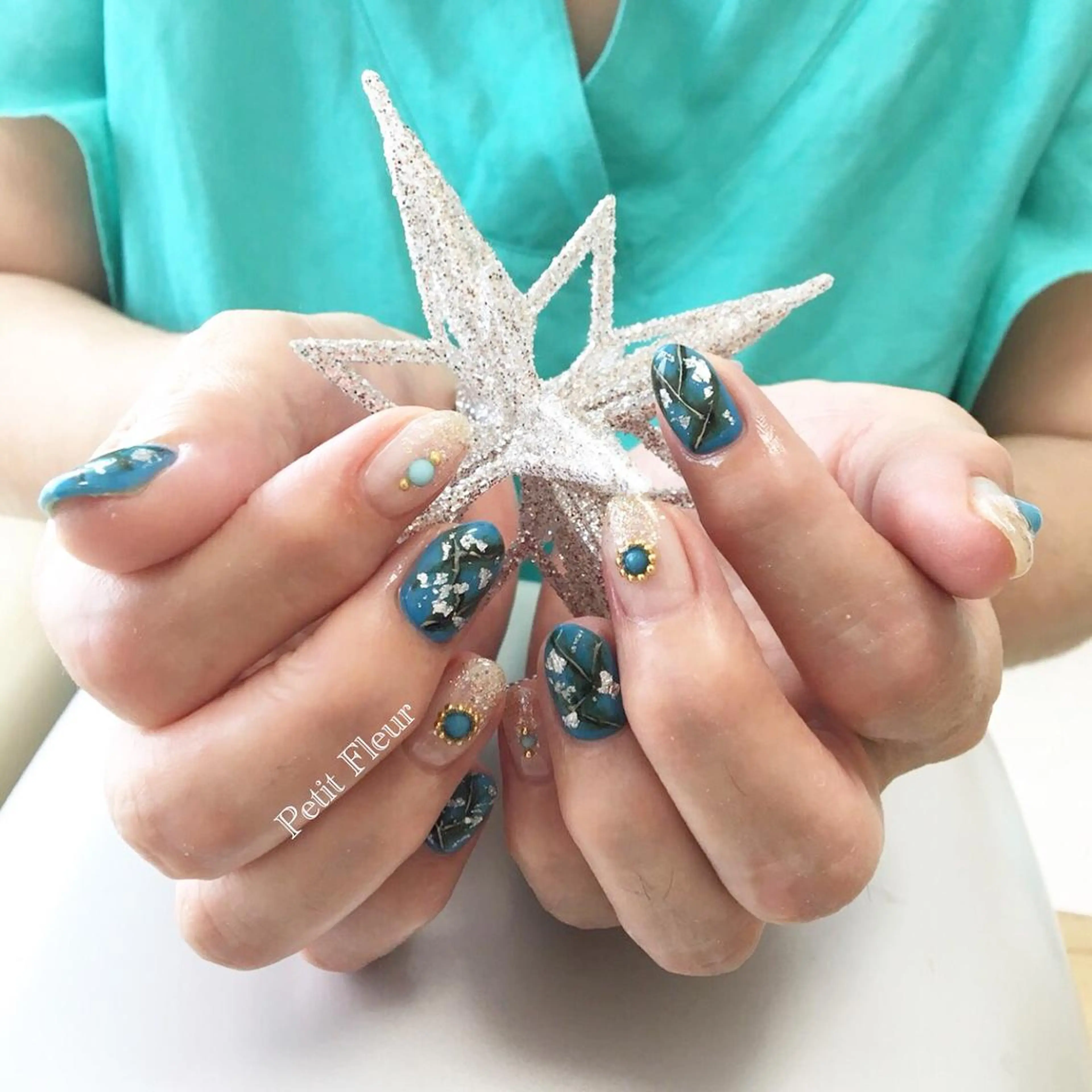 ネイル ブルー 夏ネイル Petit Fleur所属・青柳 亜梨奈のマツエク・マツパデザイン