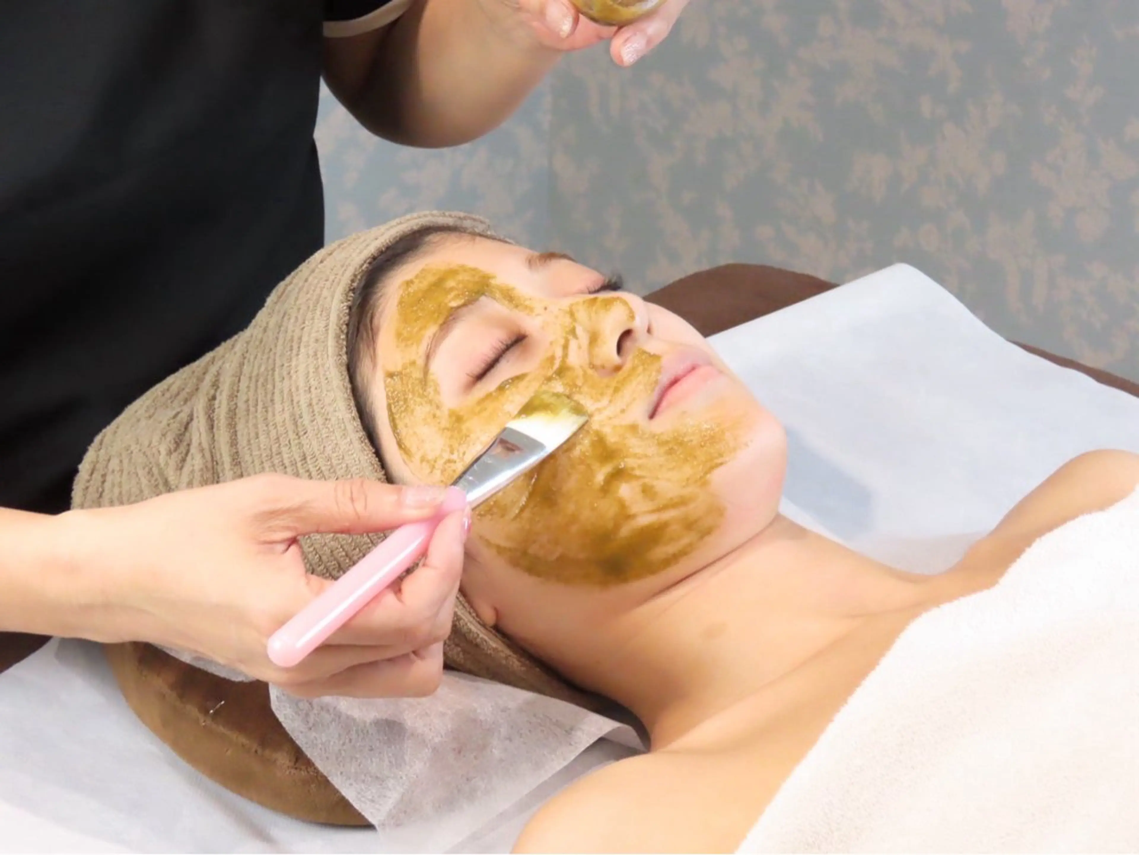 ハーブピーリング【しわ、シミケア・毛穴・ニキビケア】の写真