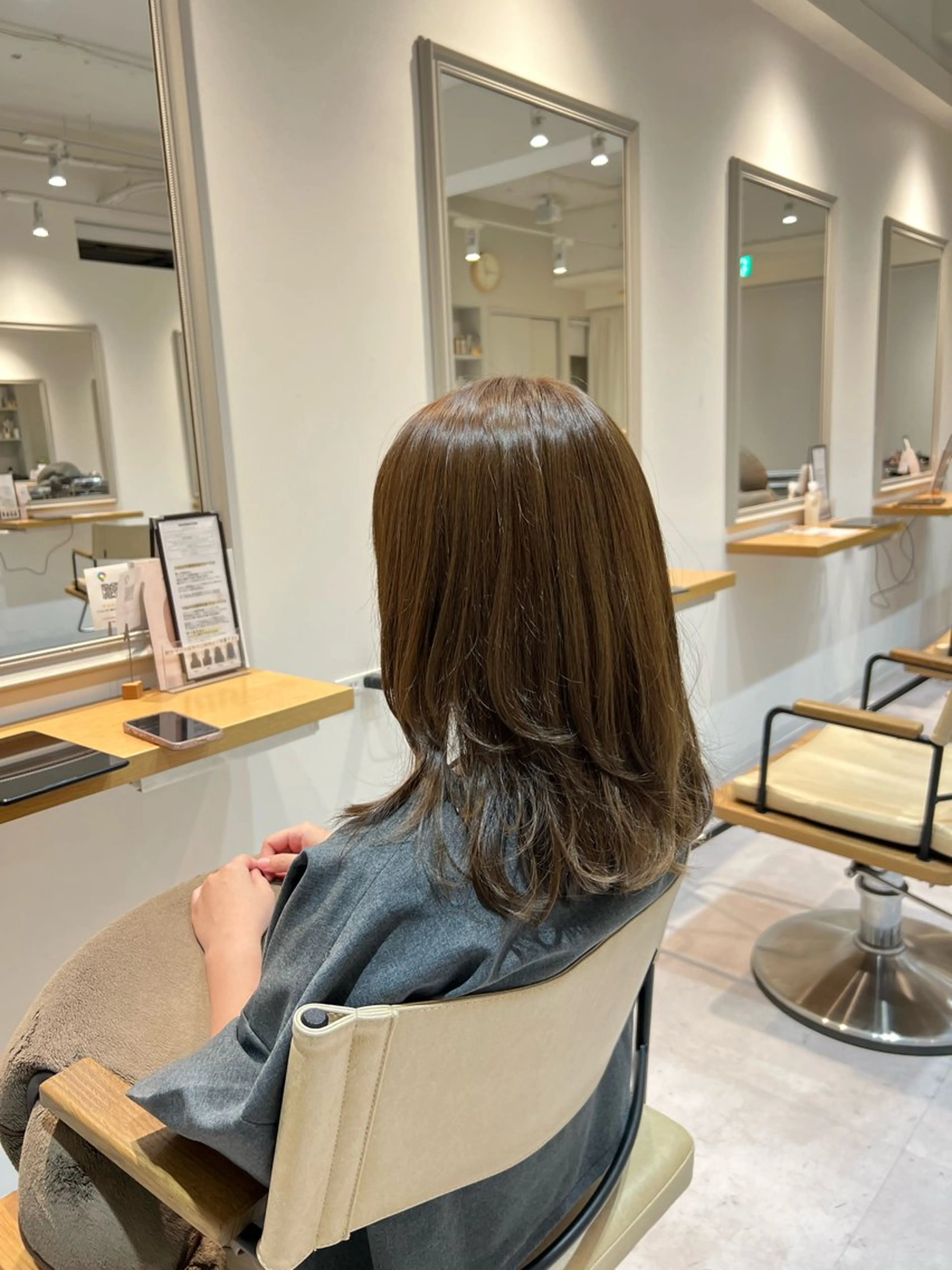 ミディアム レイヤーカット 川村 琴のヘアスタイル