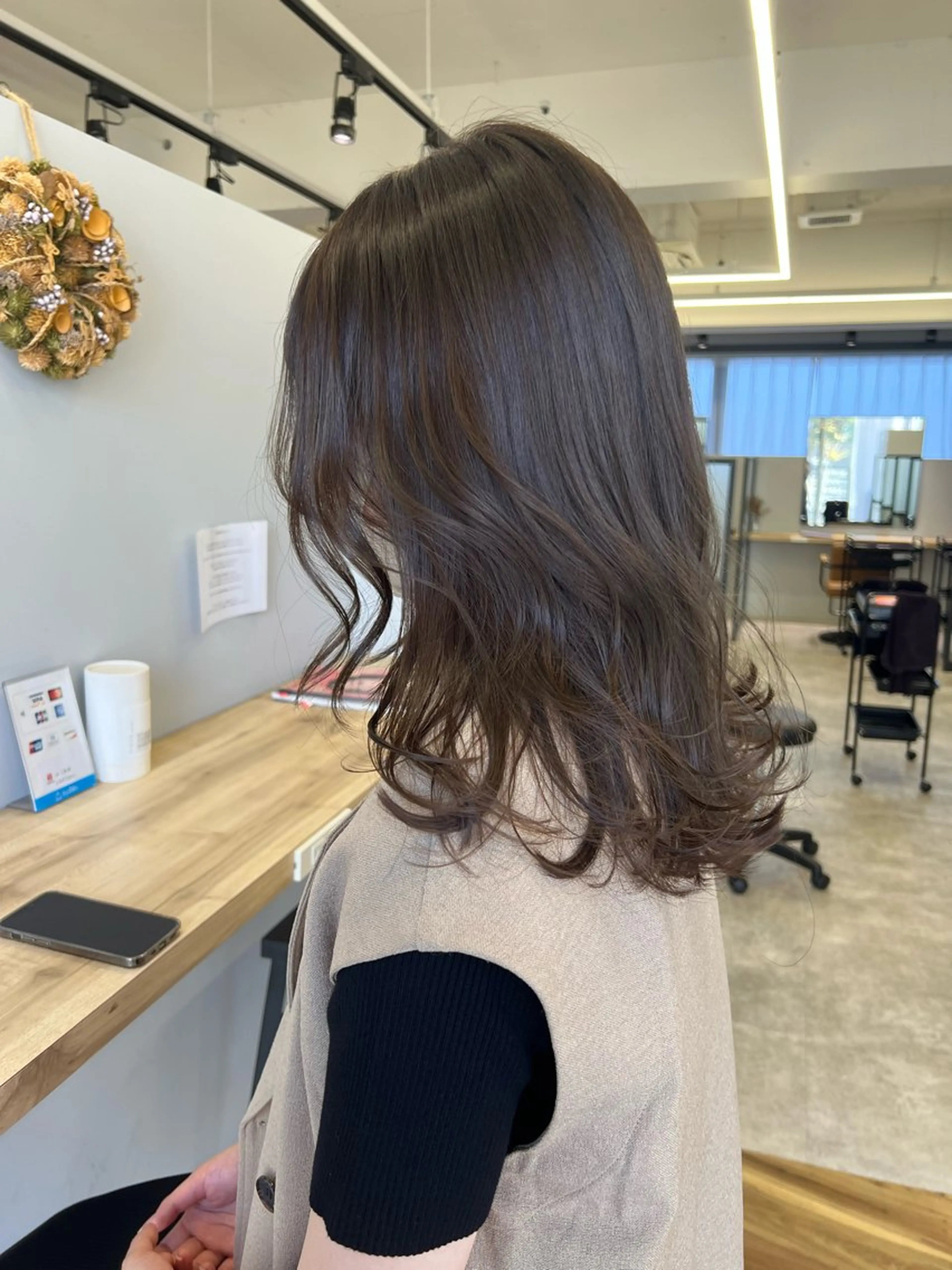 セミロング カラー オリーブカラー 木寺 樹莉のヘアスタイル