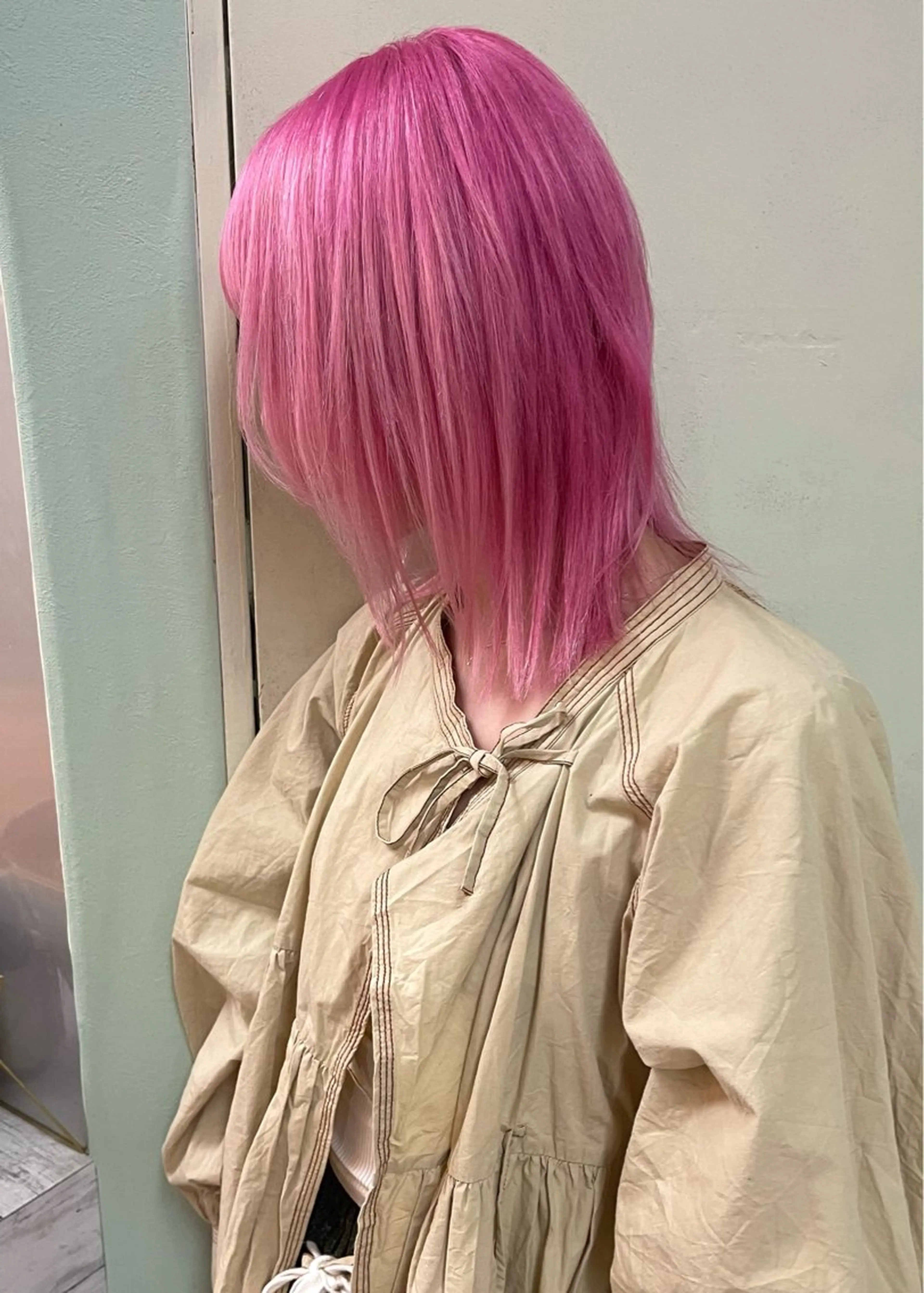 ミディアム カラー ピンクカラー カット ヘアカラー トリートメント 髪質改善ｶﾗｰ ｹｱﾌﾞﾘｰﾁ/ﾀﾑのヘアスタイル