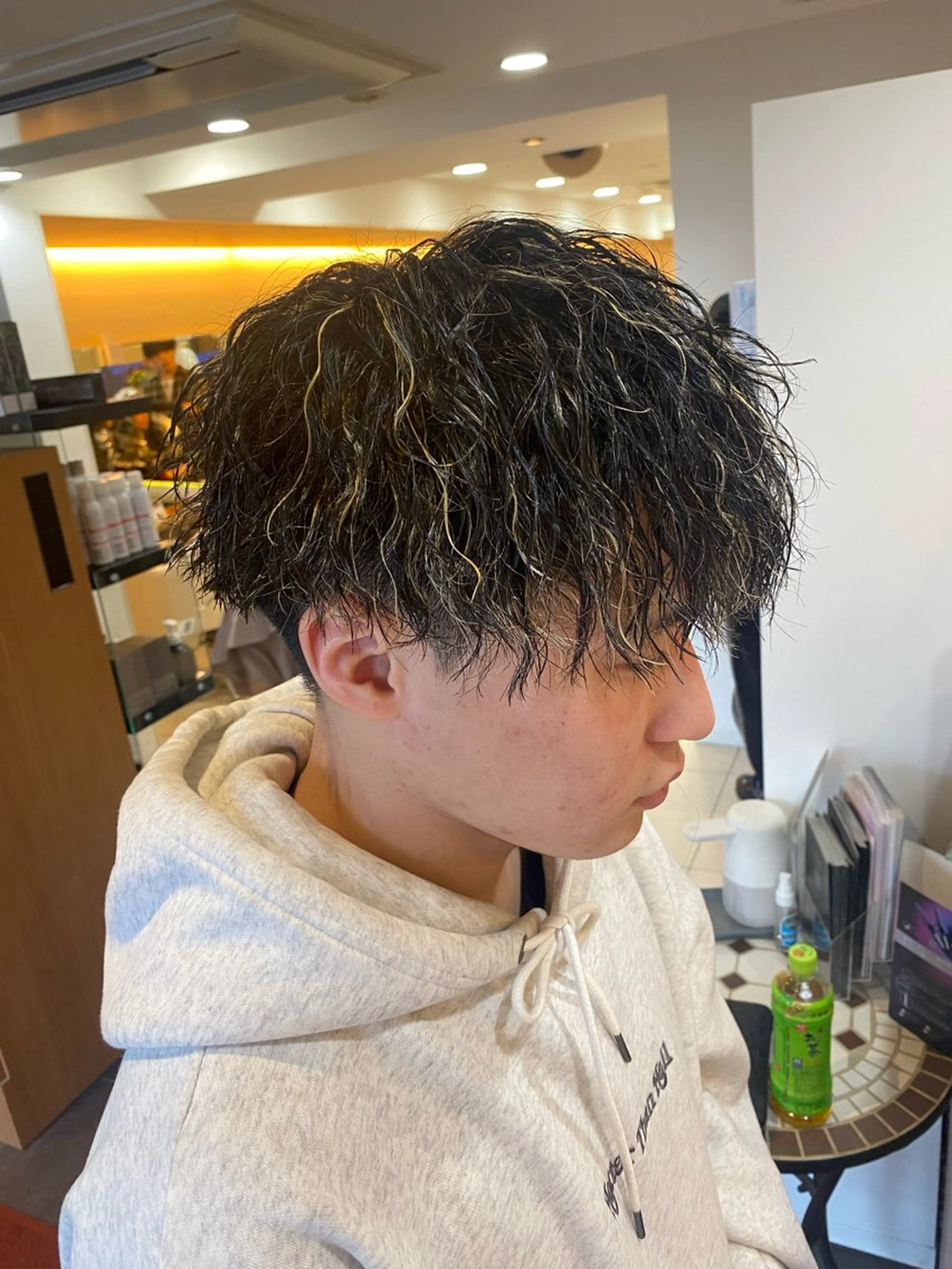 ショート パーマ メンズ メンズハイライト メンズパーマ ハイライト カット パーマ トリートメント 塩谷黎✨ブリーチカラ ーメンズパーマ✨のヘアスタイル