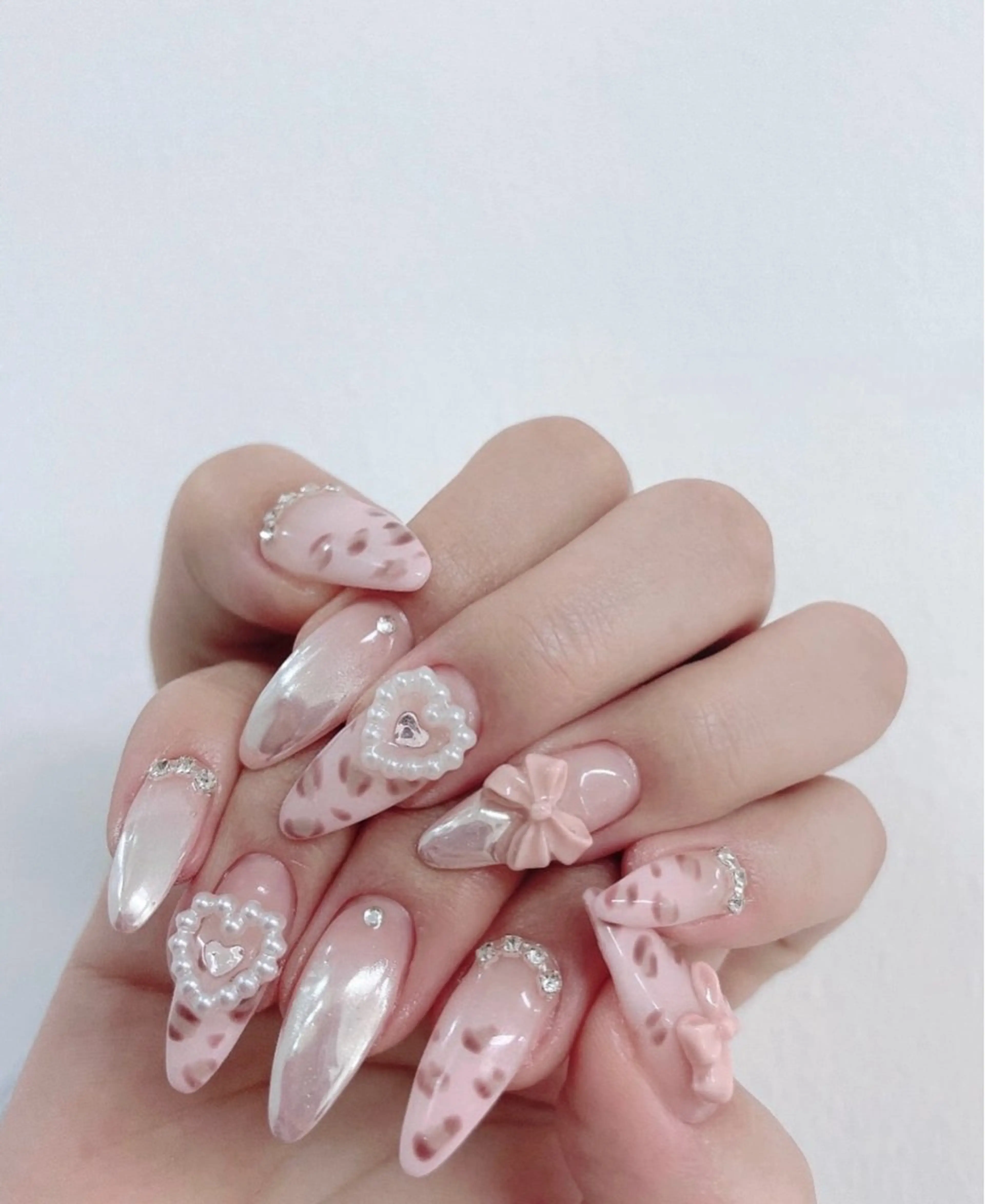 ネイル アニマル柄 オーロラネイル チークネイル フラッシュネイル ジェルネイル ハンドネイル T.A Nail Salonのネイルデザイン