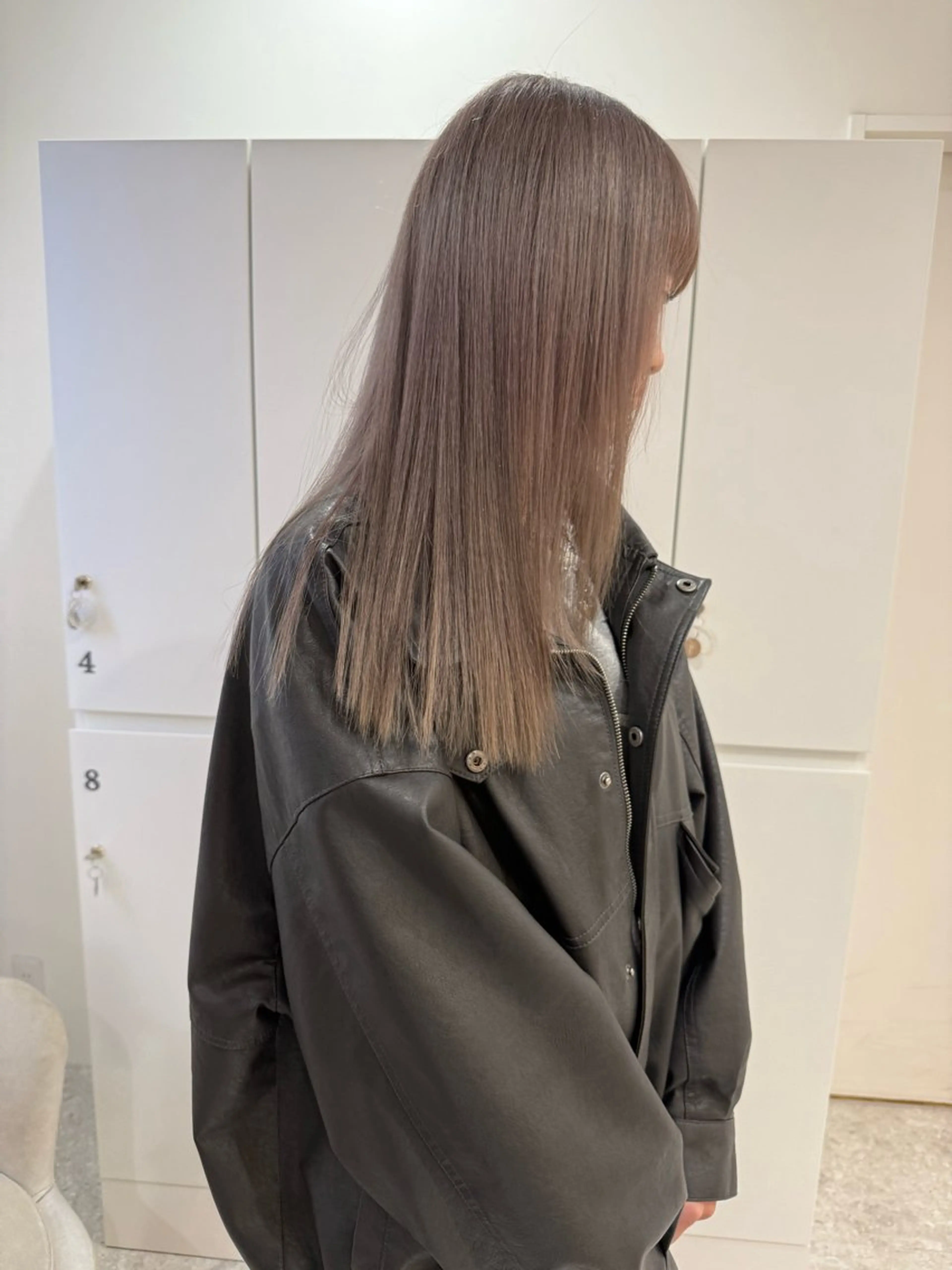 ミディアム カラー 💛美髪ハイトーン LEON🩶のヘアスタイル