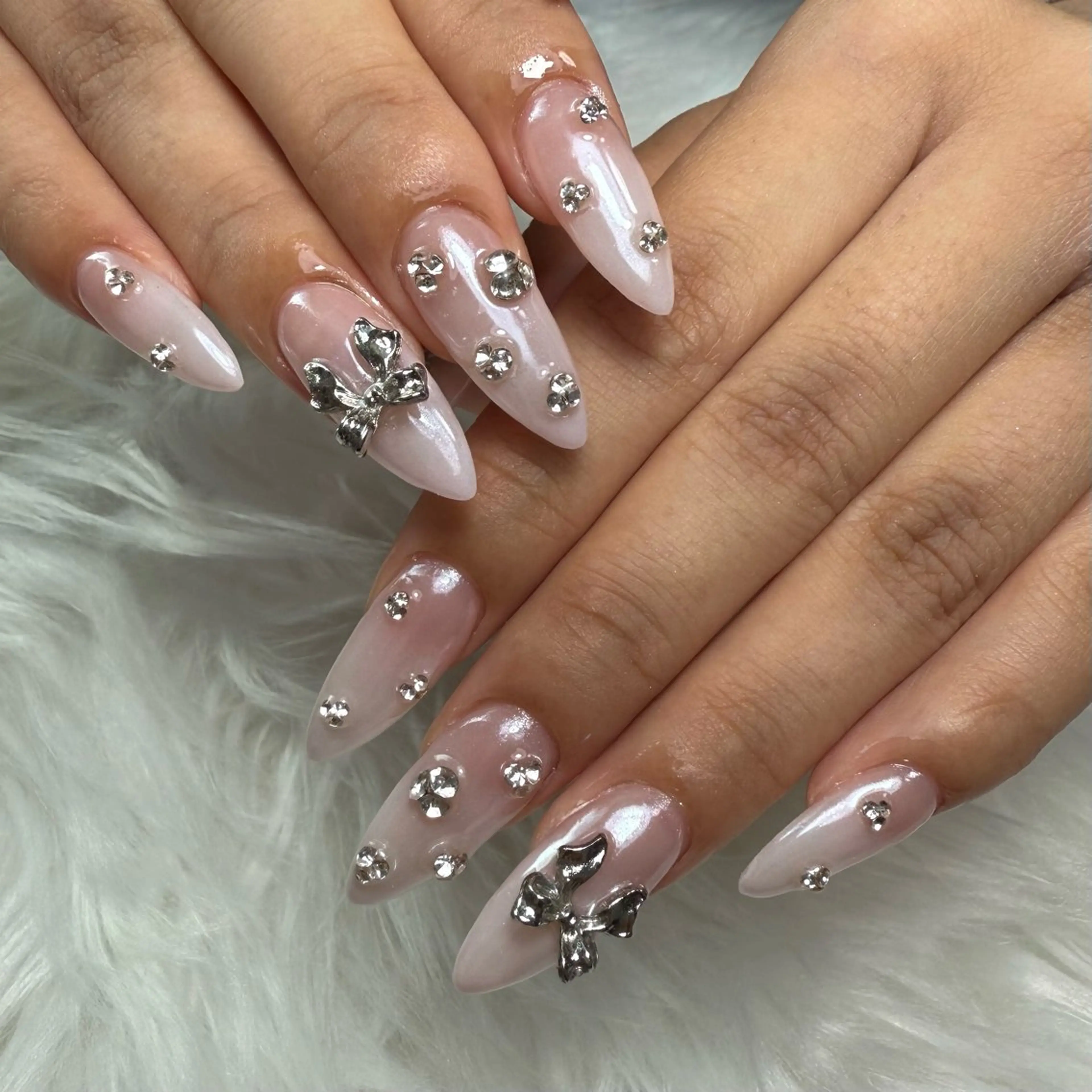 ネイル ミラーネイル ネイルチップ ホワイト ハンドネイル L'ino nailのネイルデザイン
