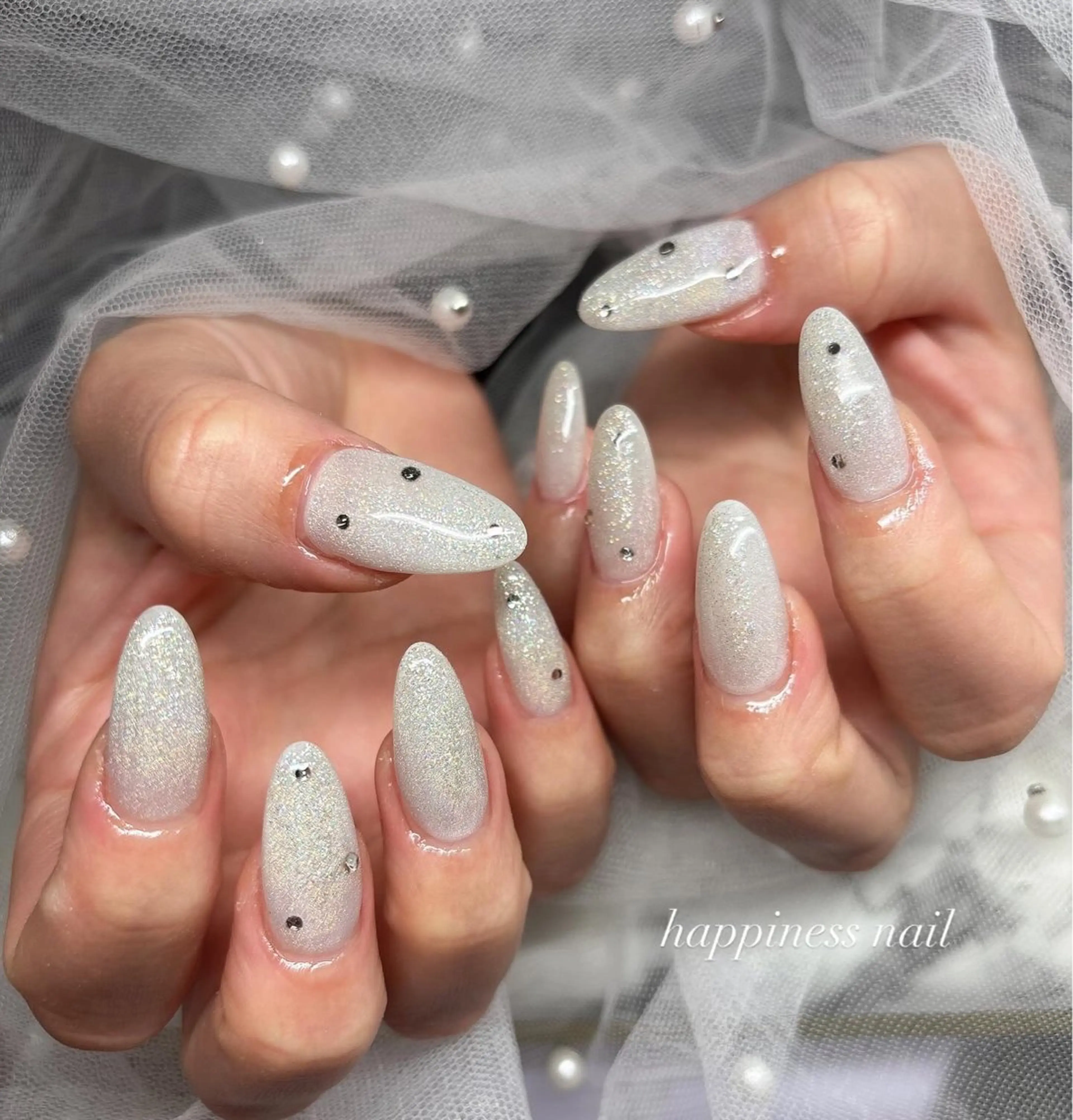 ネイル ラメ(グリッター) ホワイト 冬ネイル ハンドネイル happiness nailのネイルデザイン