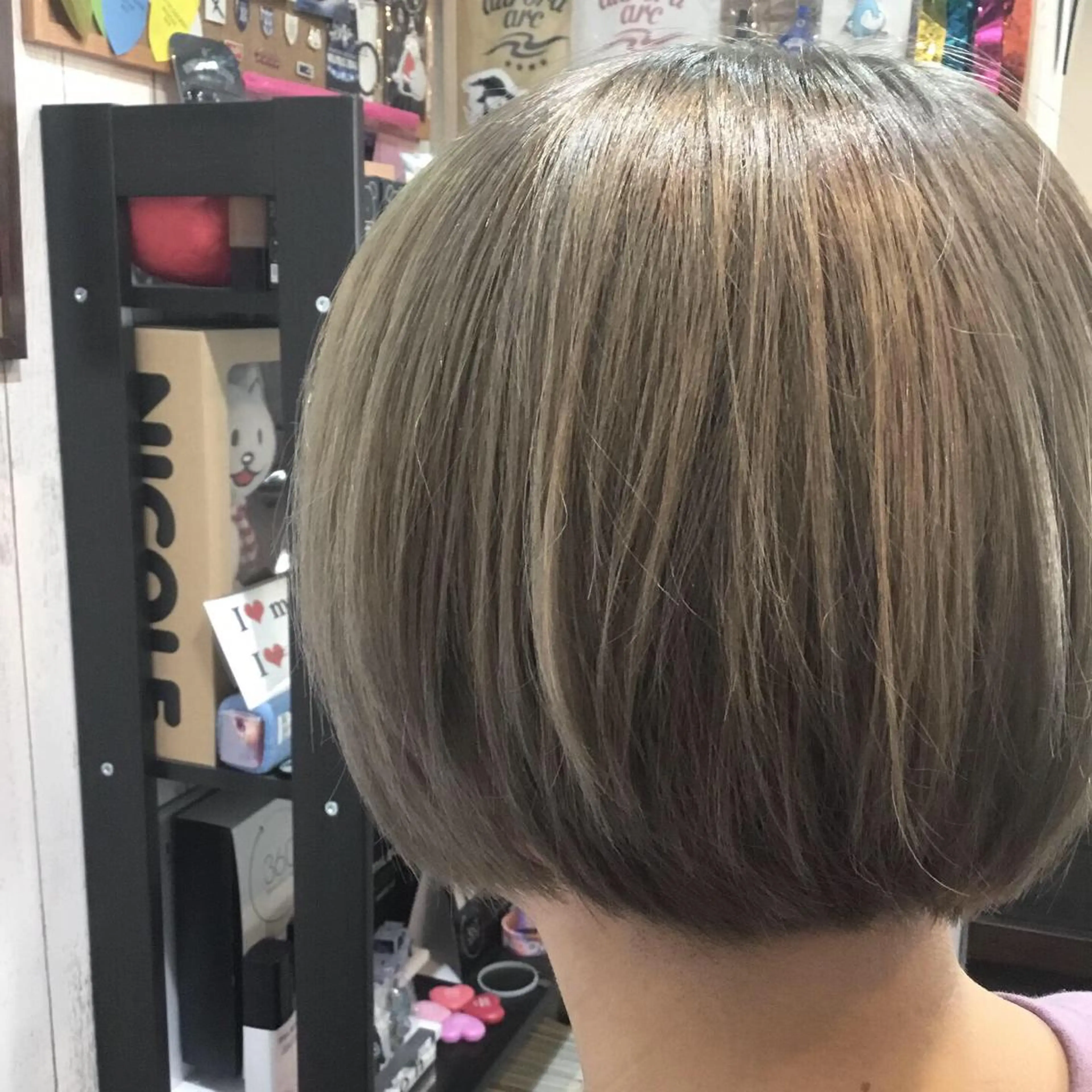 ショート カラー embrace エンブレイスのヘアスタイル