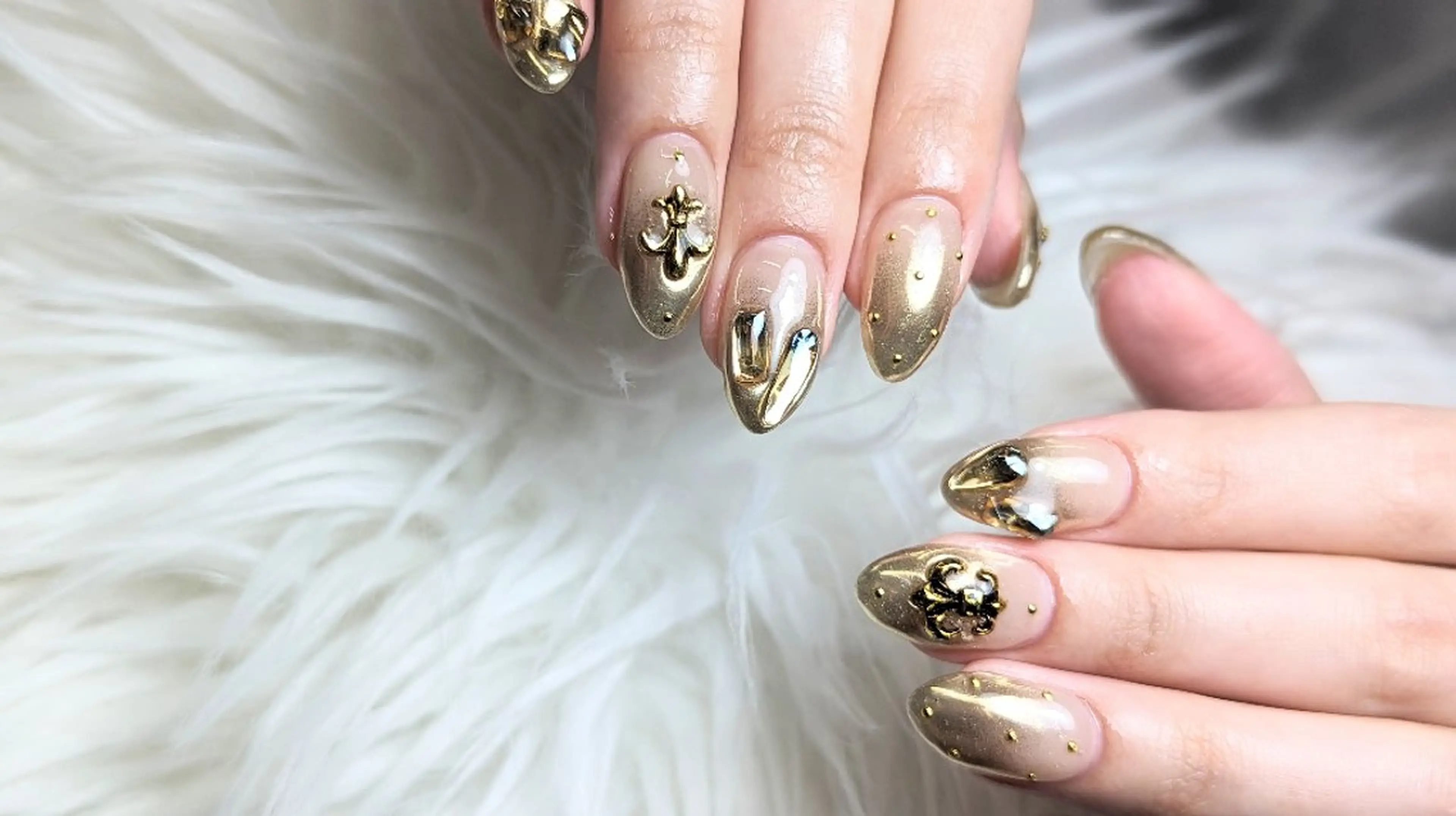 ネイル ゴールド Nail SIRANGANAのネイルデザイン