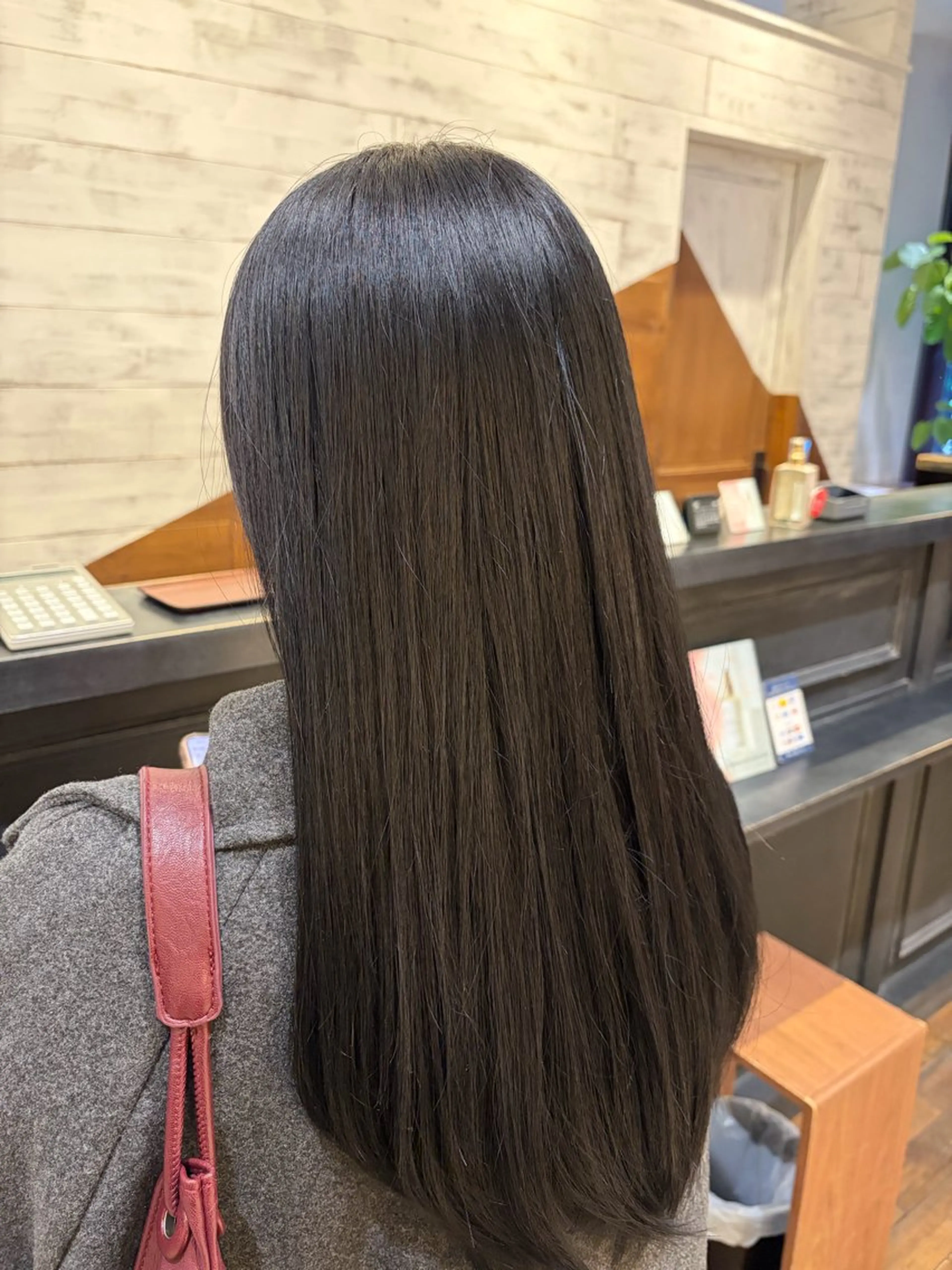 セミロング カラー ヘアカラー トリートメント 平居 舞白のヘアスタイル