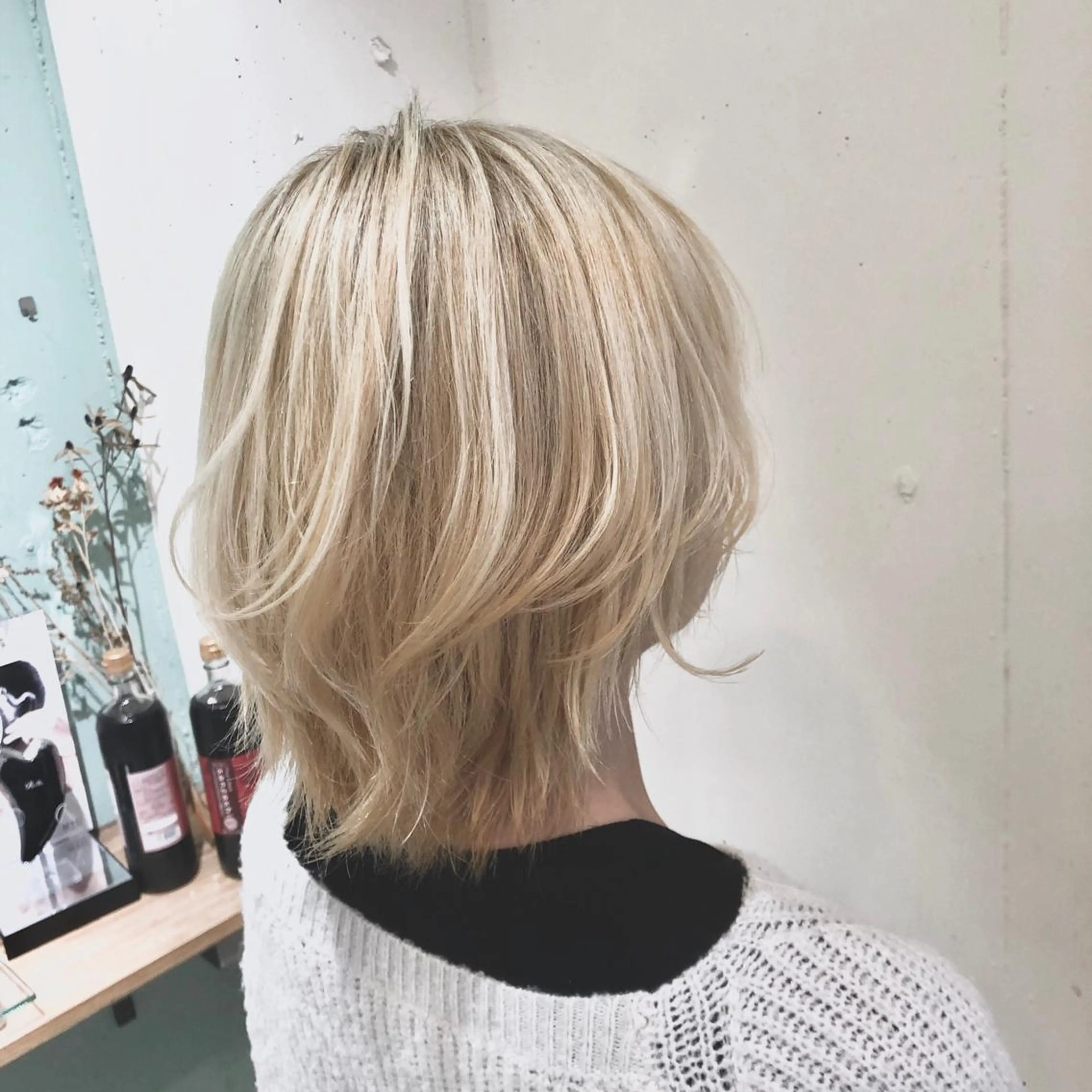 ミディアム カラー パーマ ヘアアレンジ ベージュカラー ブリーチ ハイライトカラー ハイトーンカラー ホワイトベージュ 【ツヤ髪美容師】 ツダケイスケのヘアスタイル