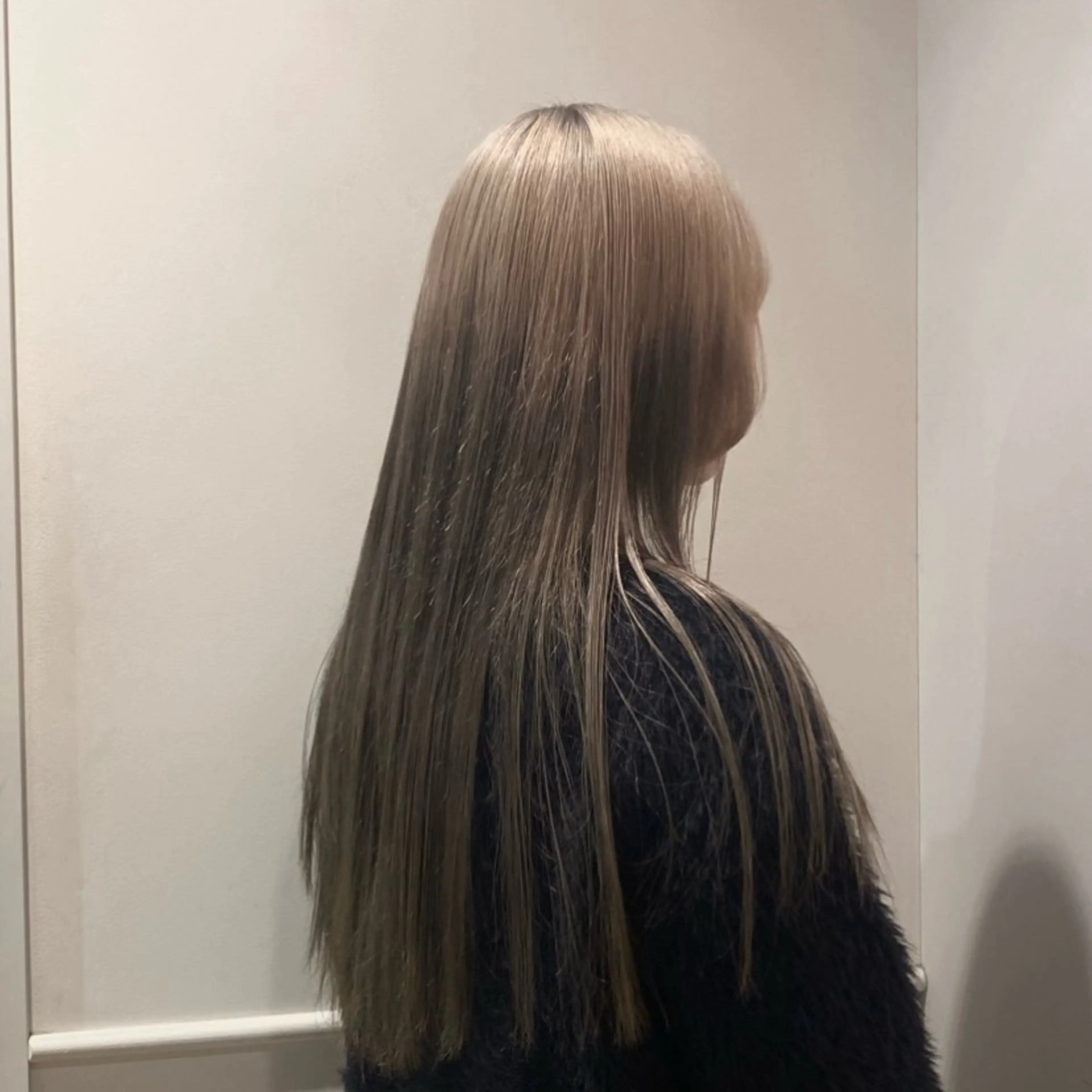 ロング カラー ベージュカラー グレージュ ホワイトベージュ hair salon 束sok所属・ナホ/ハイトーン/ ブリーチ/ヘッドスパのヘアスタイル