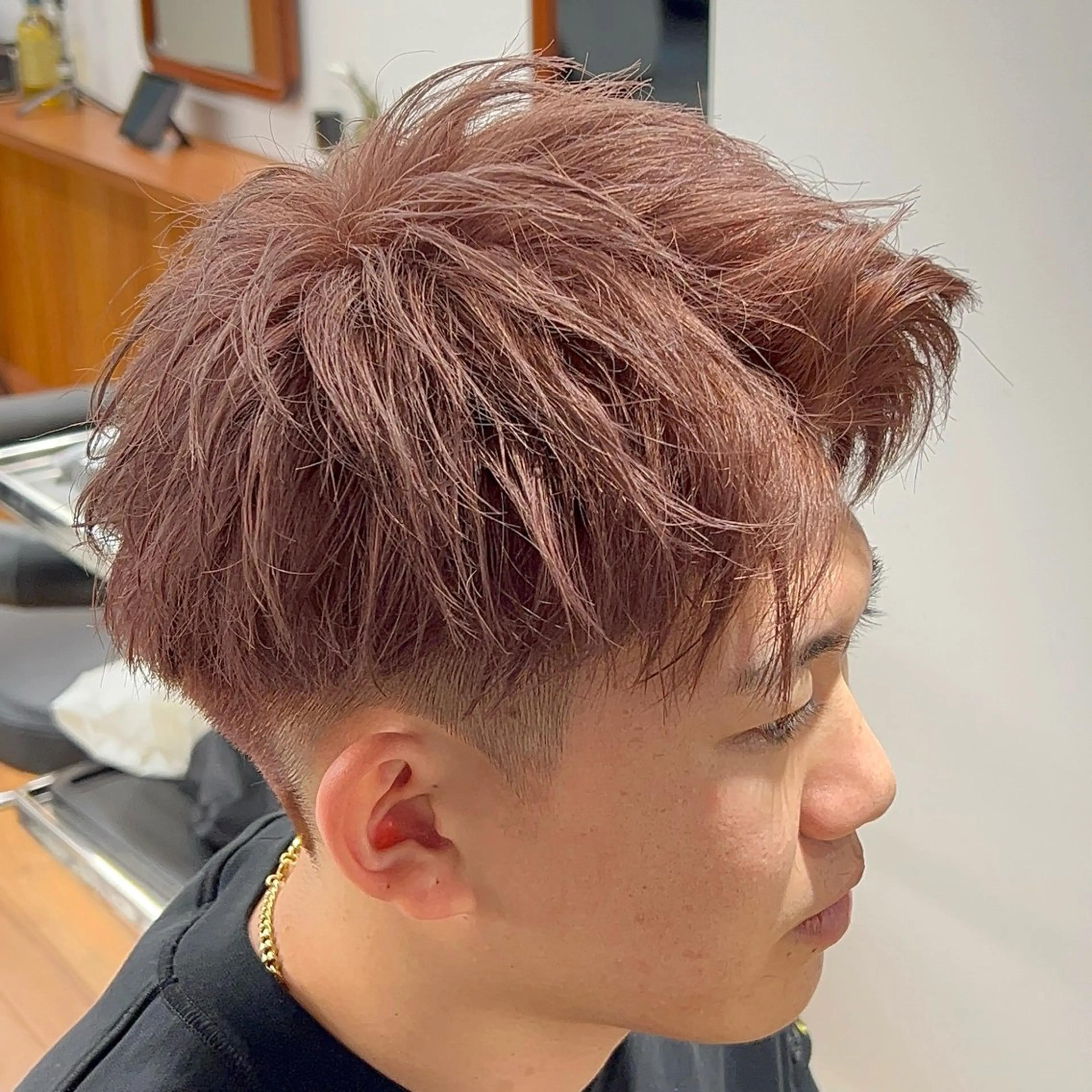 ショート カラー メンズ アップバング メンズブリーチ ブリーチ ショートヘア カット ヘアカラー メンズカット✂️ スキンフェード伊藤陸のヘアスタイル