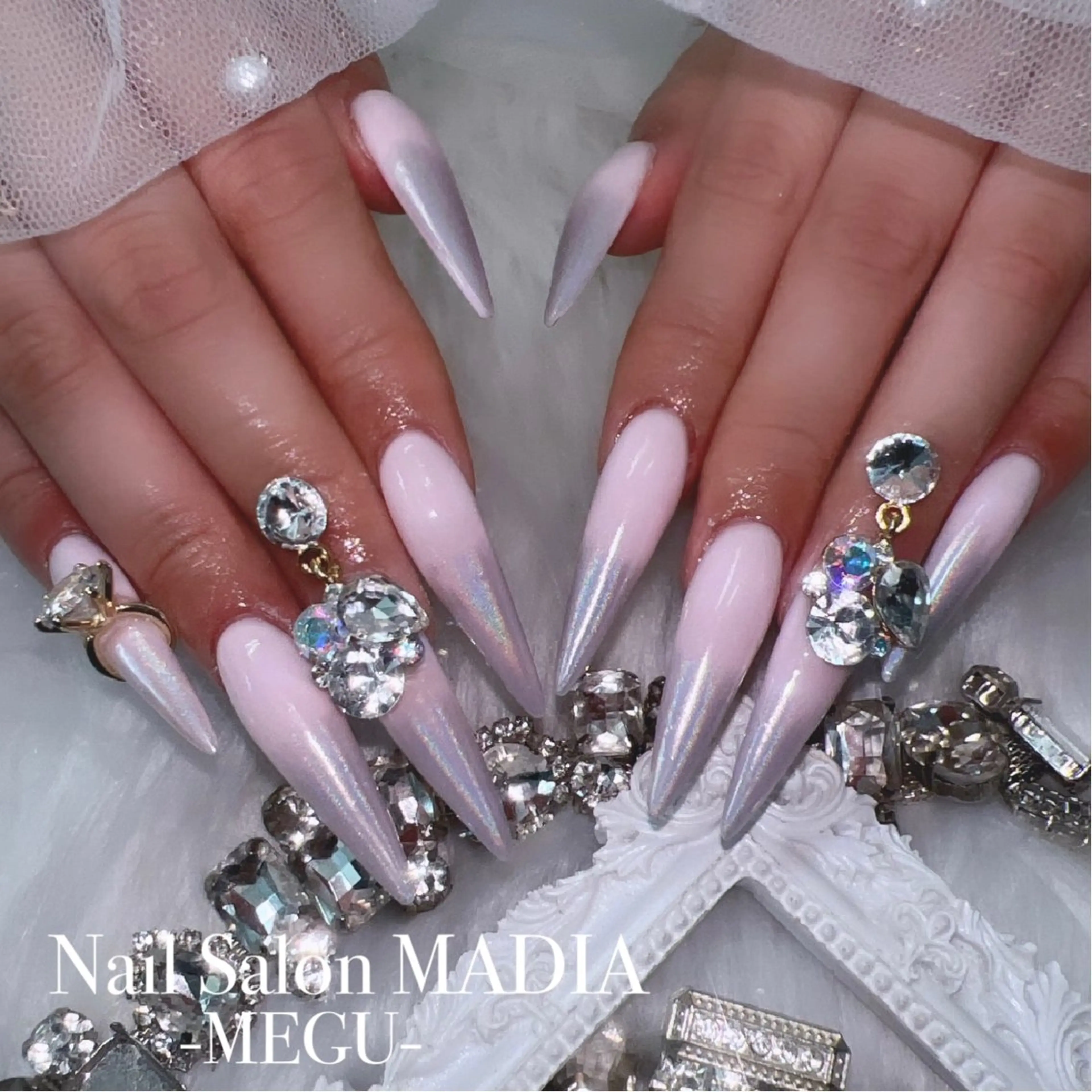 ネイル MADIA藤沢所属・MADIA MEGUのネイルデザイン