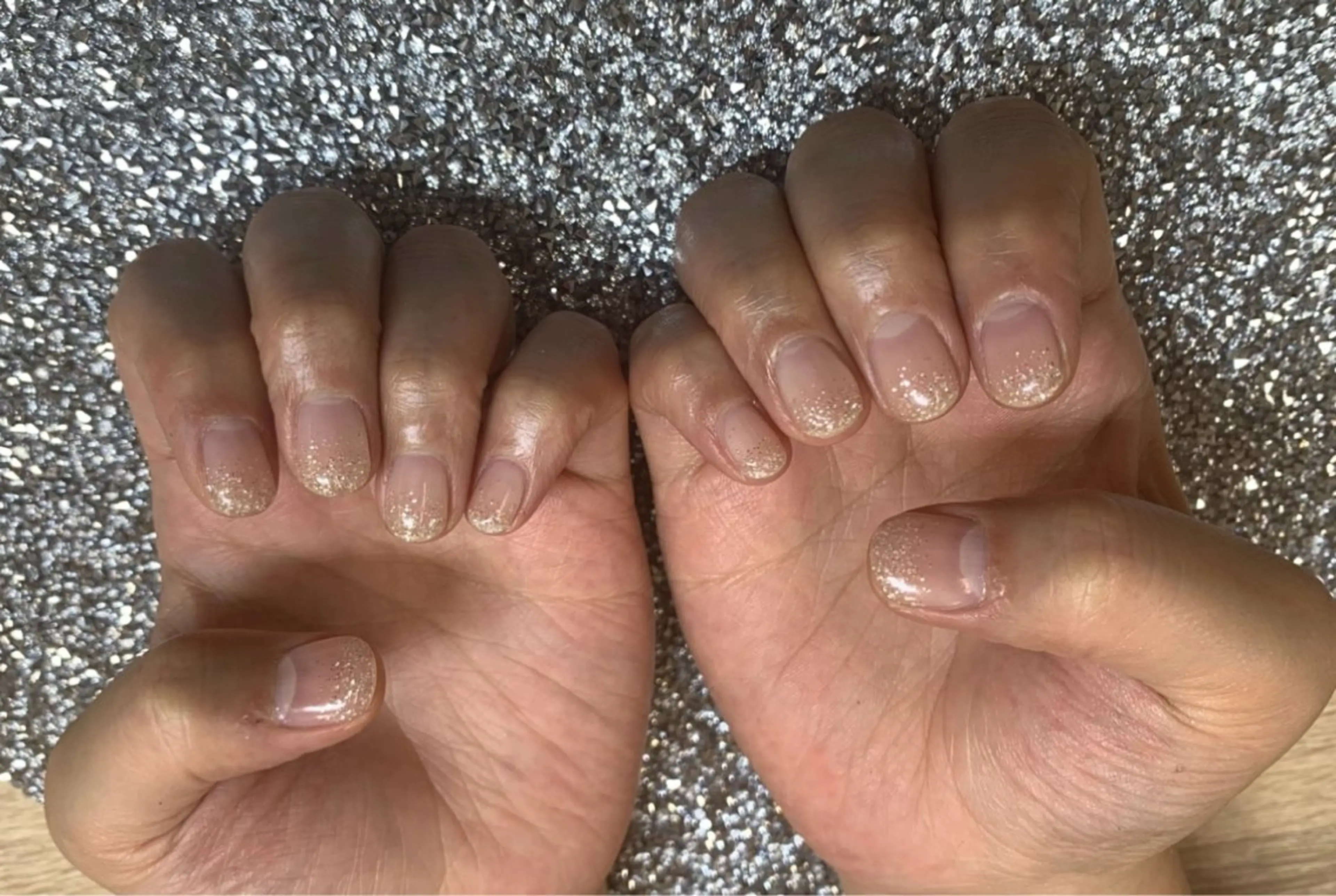 ネイル グラデーション ラメ(グリッター) ラメグラデーション エーナイン釧路店所属・沼尻 早織のネイルデザイン