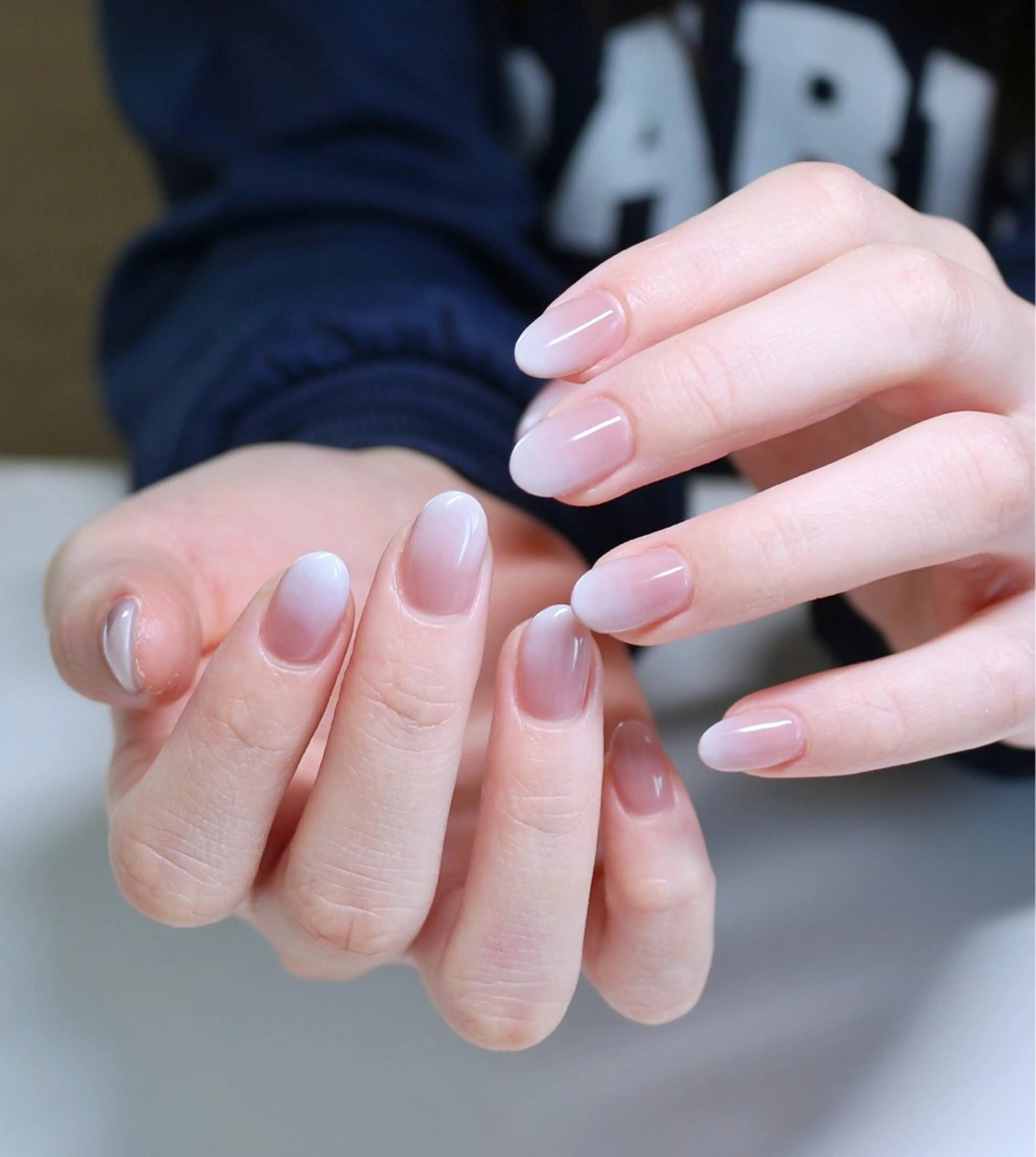 ネイル グラデーション オフィスネイル ピンク ホワイト ハンドネイル Baku Nailsのネイルデザイン