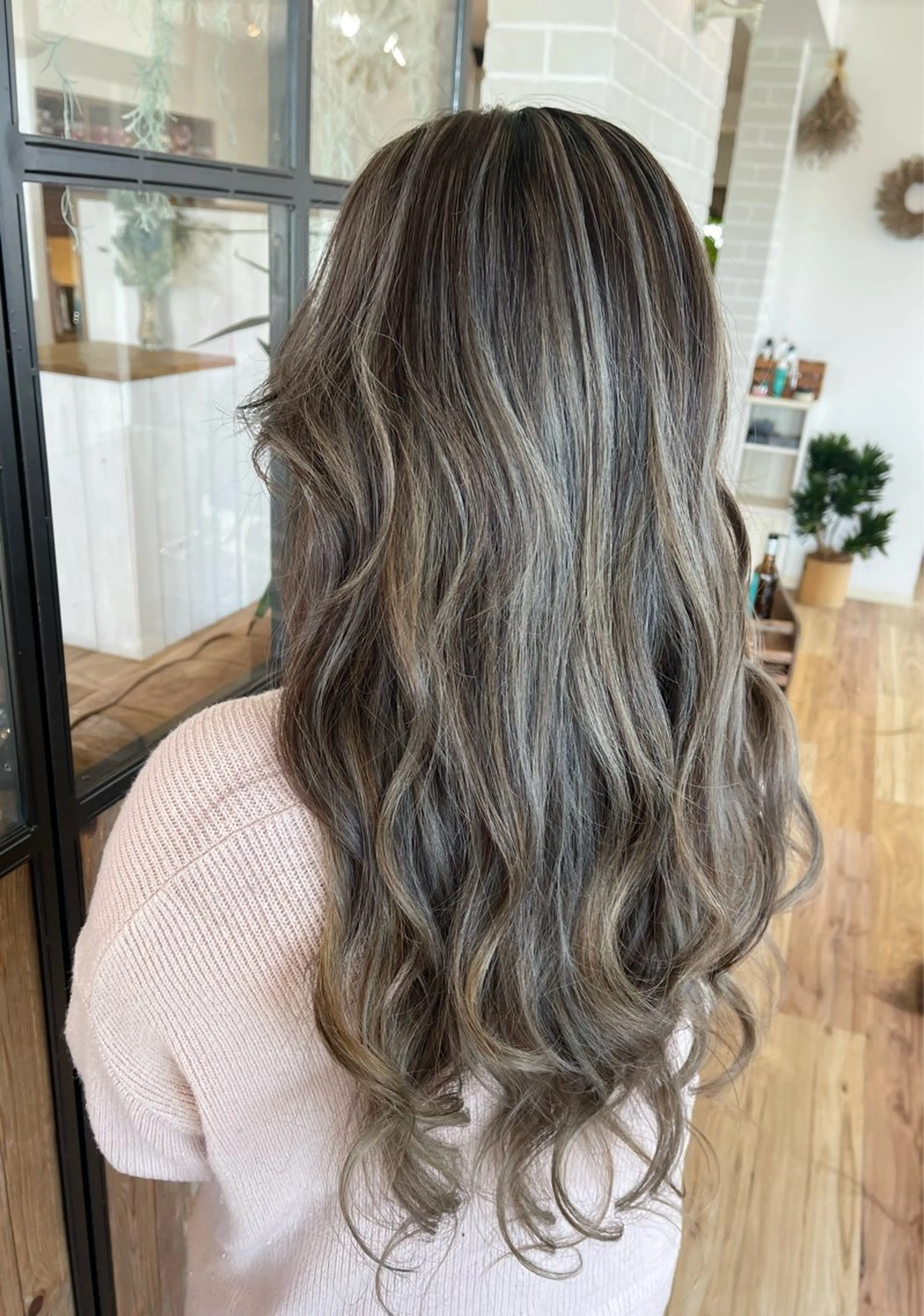 カラー LA BELLA所属・LA BELLA マリナのヘアスタイル