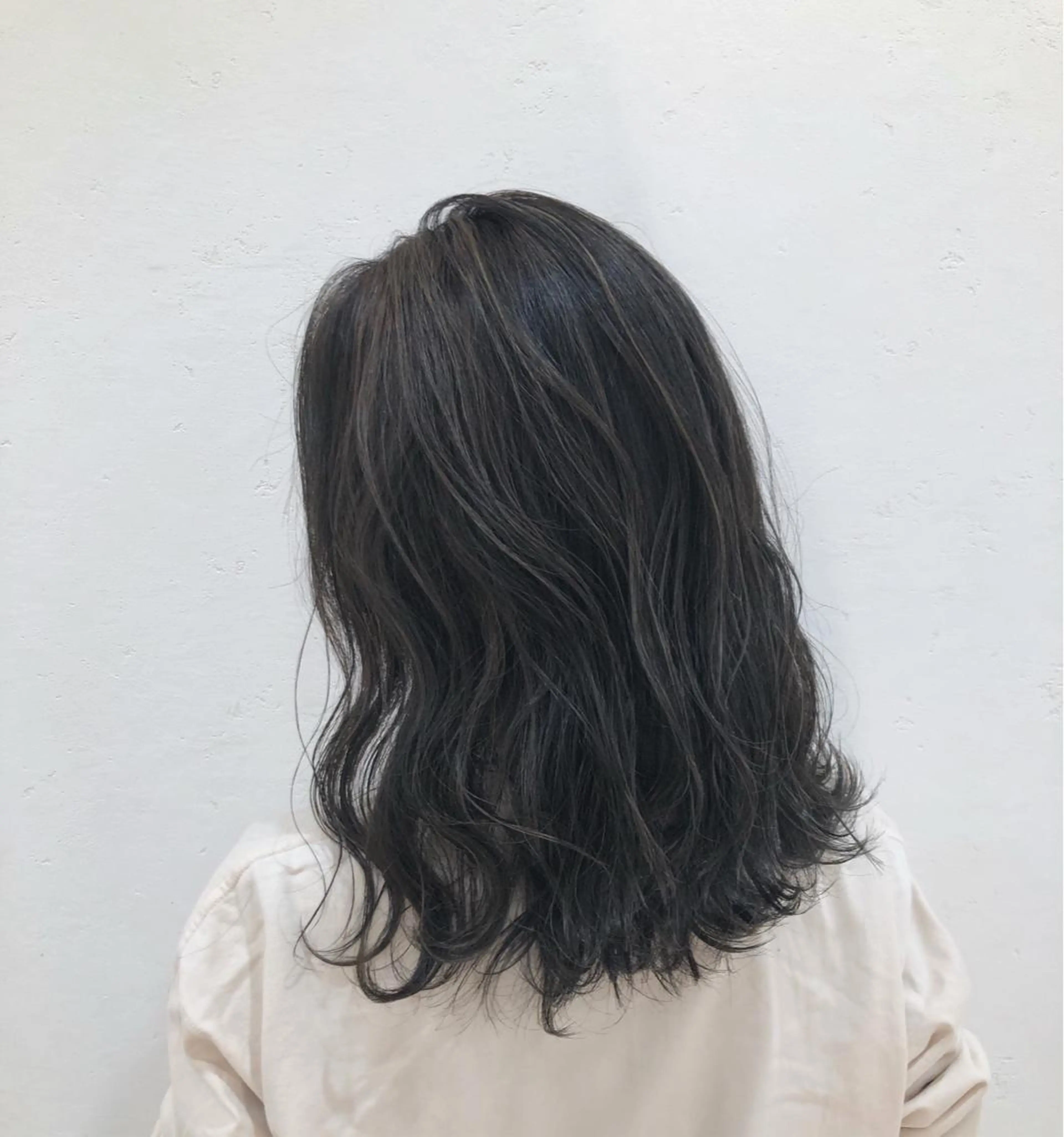 セミロング カラー ハイライトカラー ハイライト 透け感カラー🫧 加納トモヒロのヘアスタイル