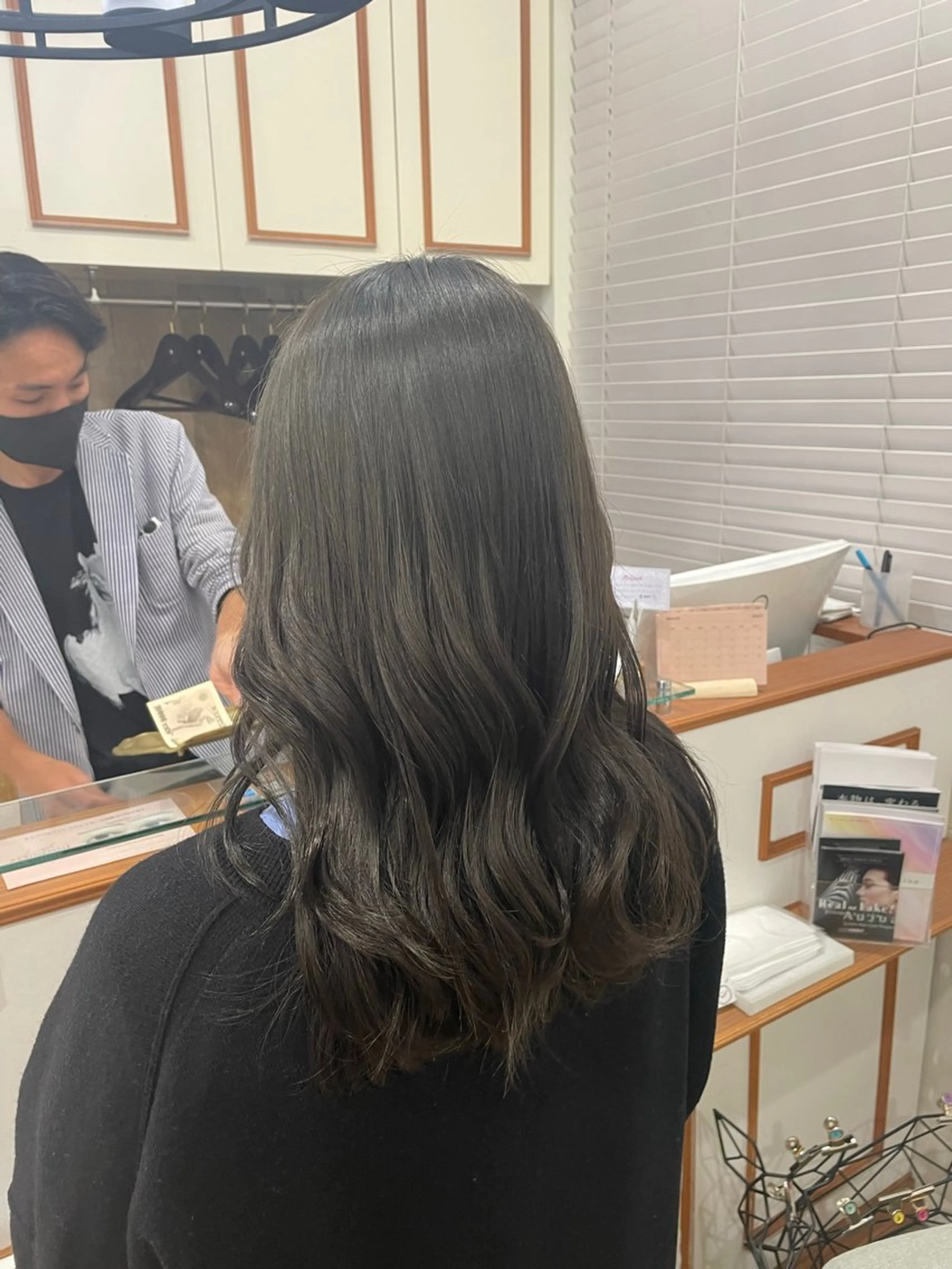 セミロング カラー グレージュ オリーブグレージュ オリーブグレー clan en所属・後藤 真友のヘアスタイル
