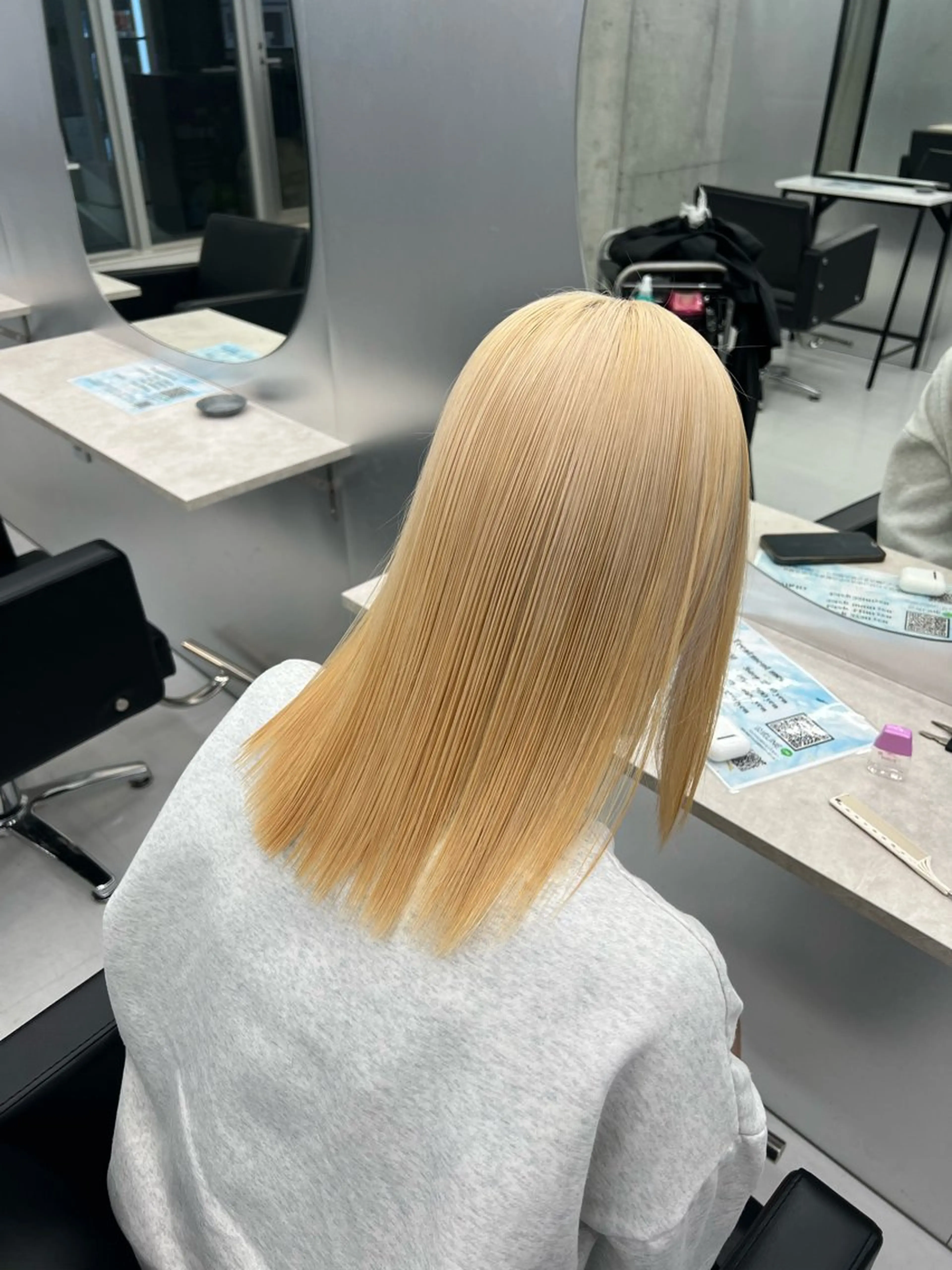 セミロング カラー ヘアカラー トリートメント ヘアセット 👑高評価多数エク ステ×ハイトーン唯澄のヘアスタイル