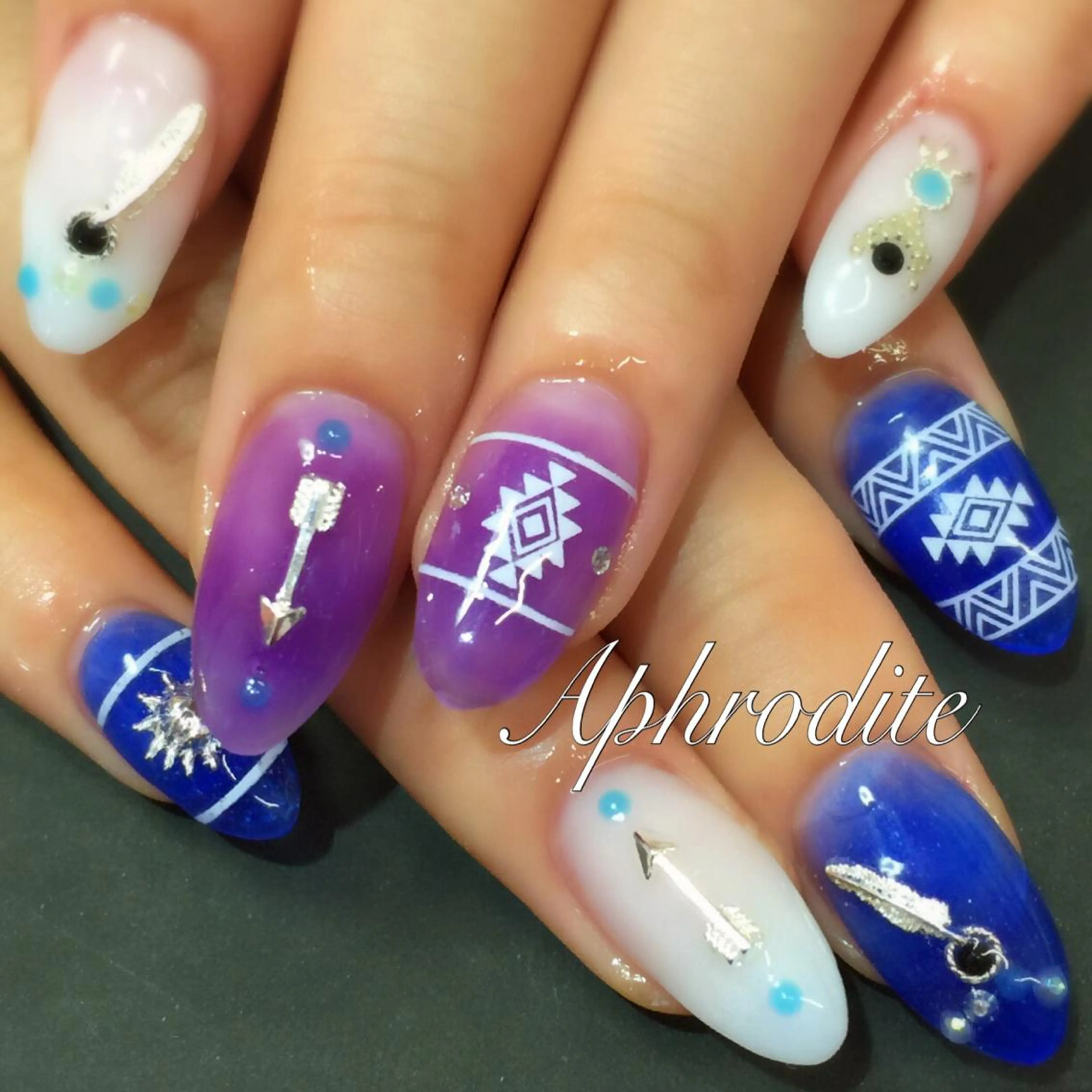 ショート ネイル APHRODITE Nagisaのネイルデザイン