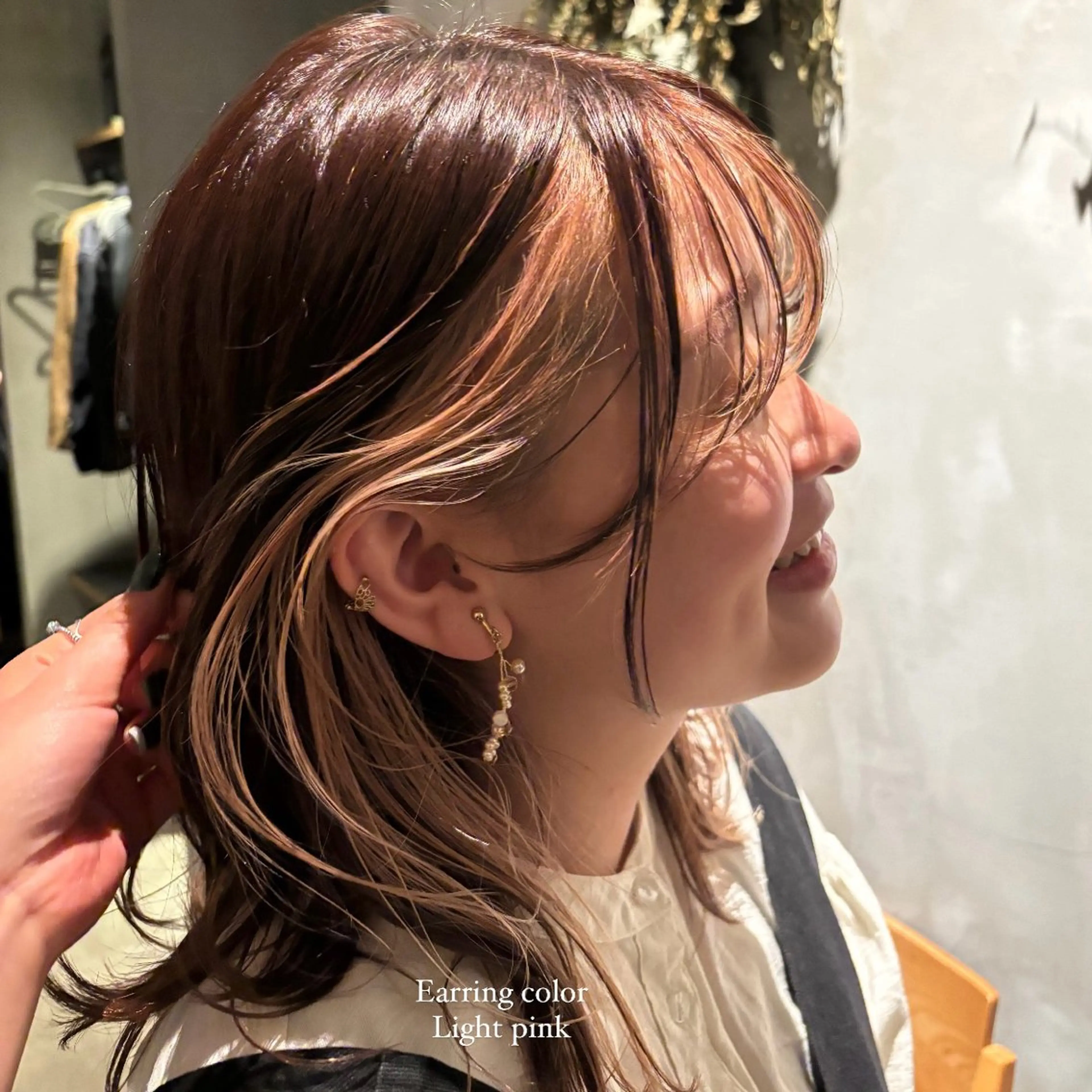 ミディアム カラー ブリーチ 顔周りカット ヘアカラー Moanin'所属・さが あゆかのヘアスタイル