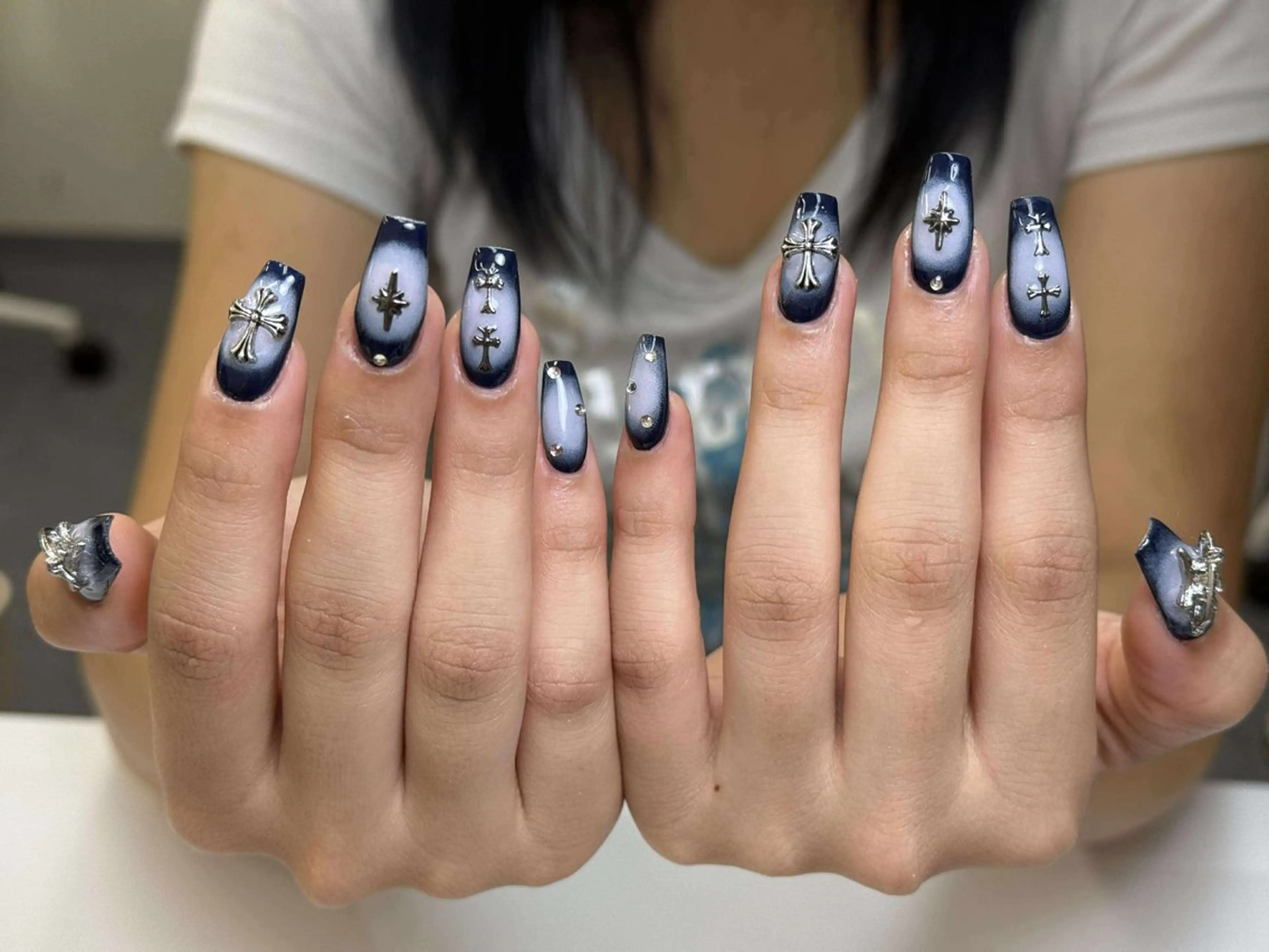ネイル チークネイル ハート ホログラムネイル ミラーネイル ニュアンスネイル ハンドネイル Nie Nail Salon所属・Nie Nail Shinokuboのネイルデザイン