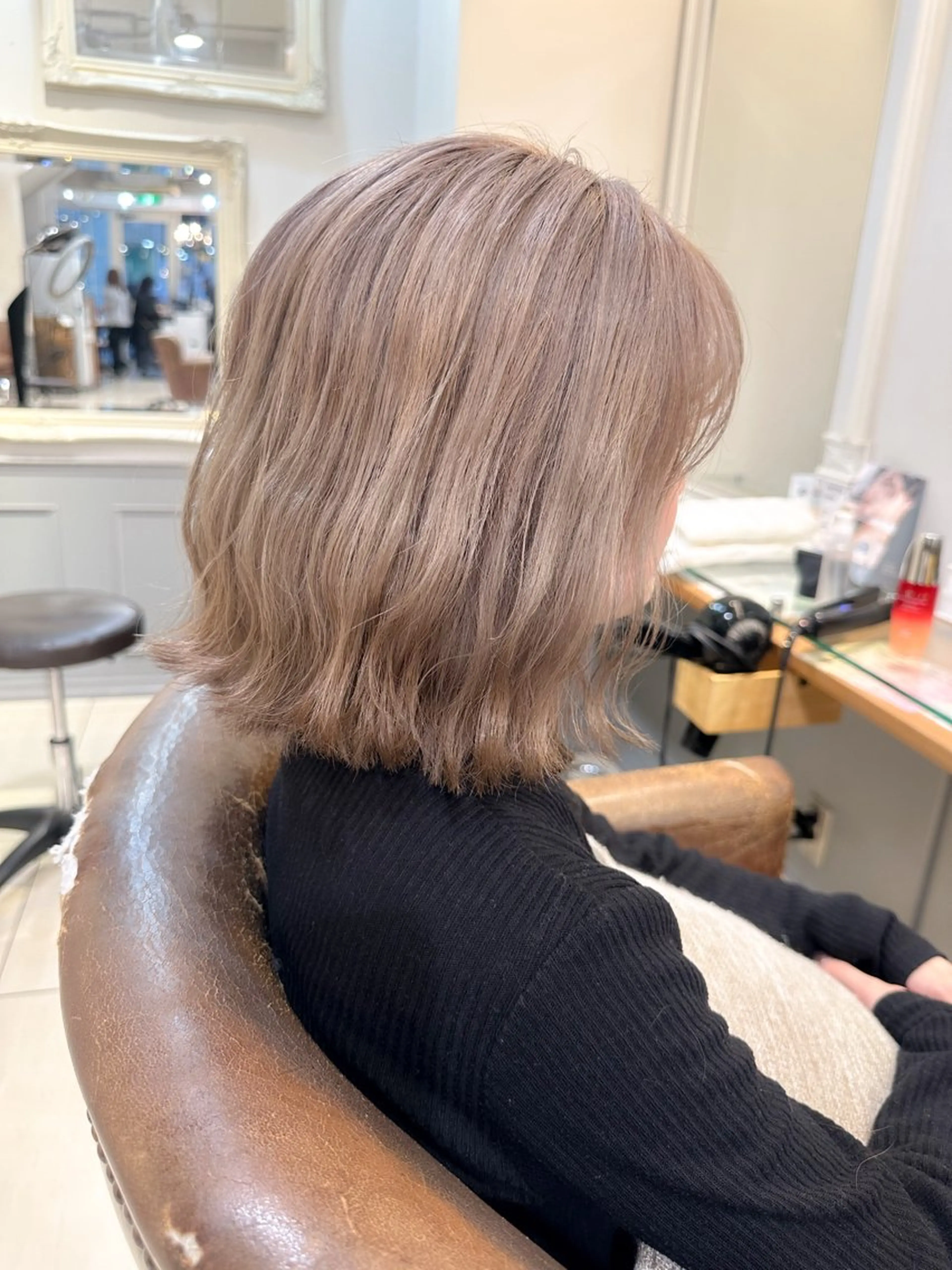 ミディアム カラー ベージュカラー ダブルカラー ハイトーンカラー ミルクティーベージュ ボブ ヘアカラー ✨カラー支持No.1 🧸ワキ カナコ🧸のヘアスタイル