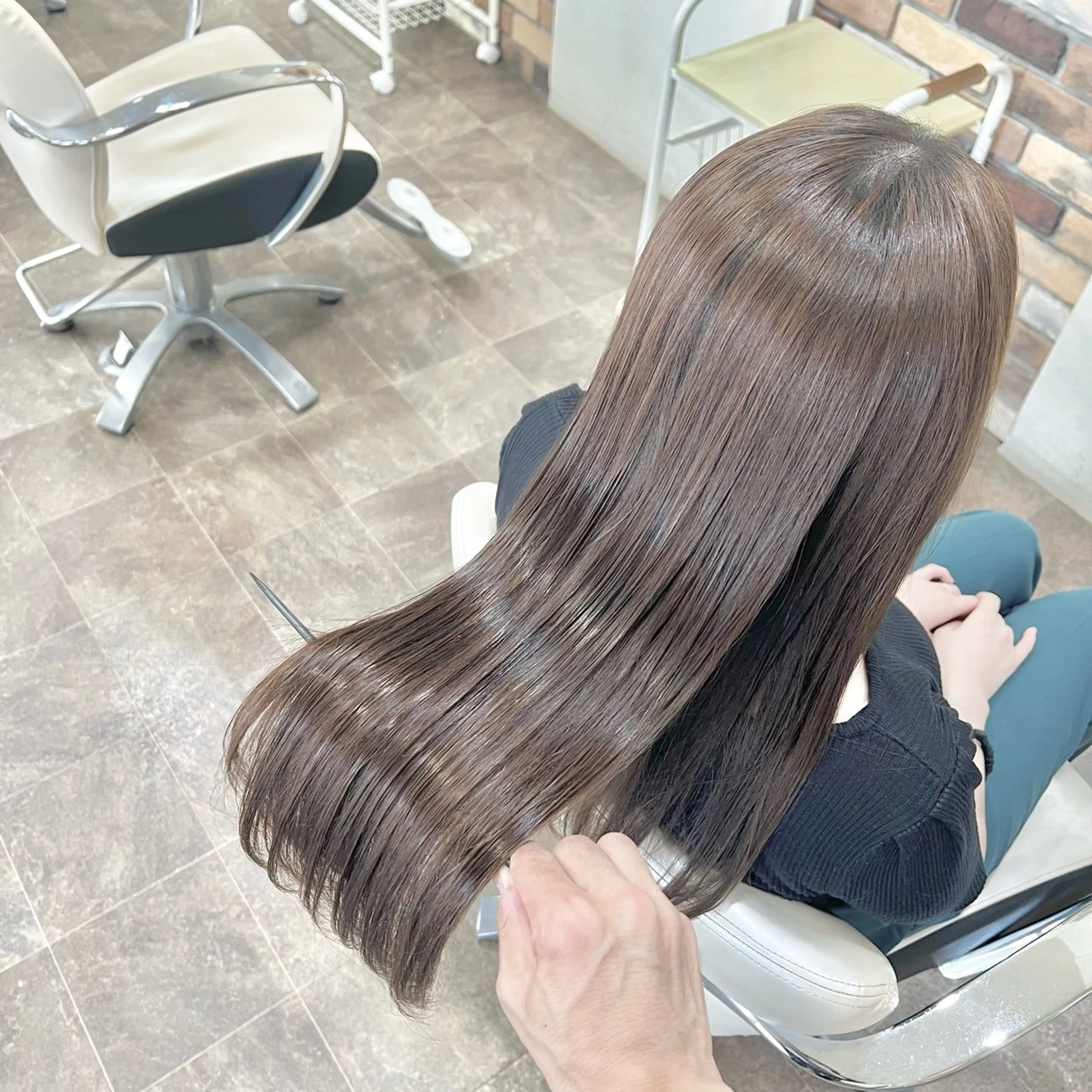 ロング カラー パーマ 髪質改善 カット ヘアカラー 縮毛矯正 トリートメント スパークヘア所属・大人女性の縮毛矯正/ お手入れ簡単/馬渕樹のヘアスタイル