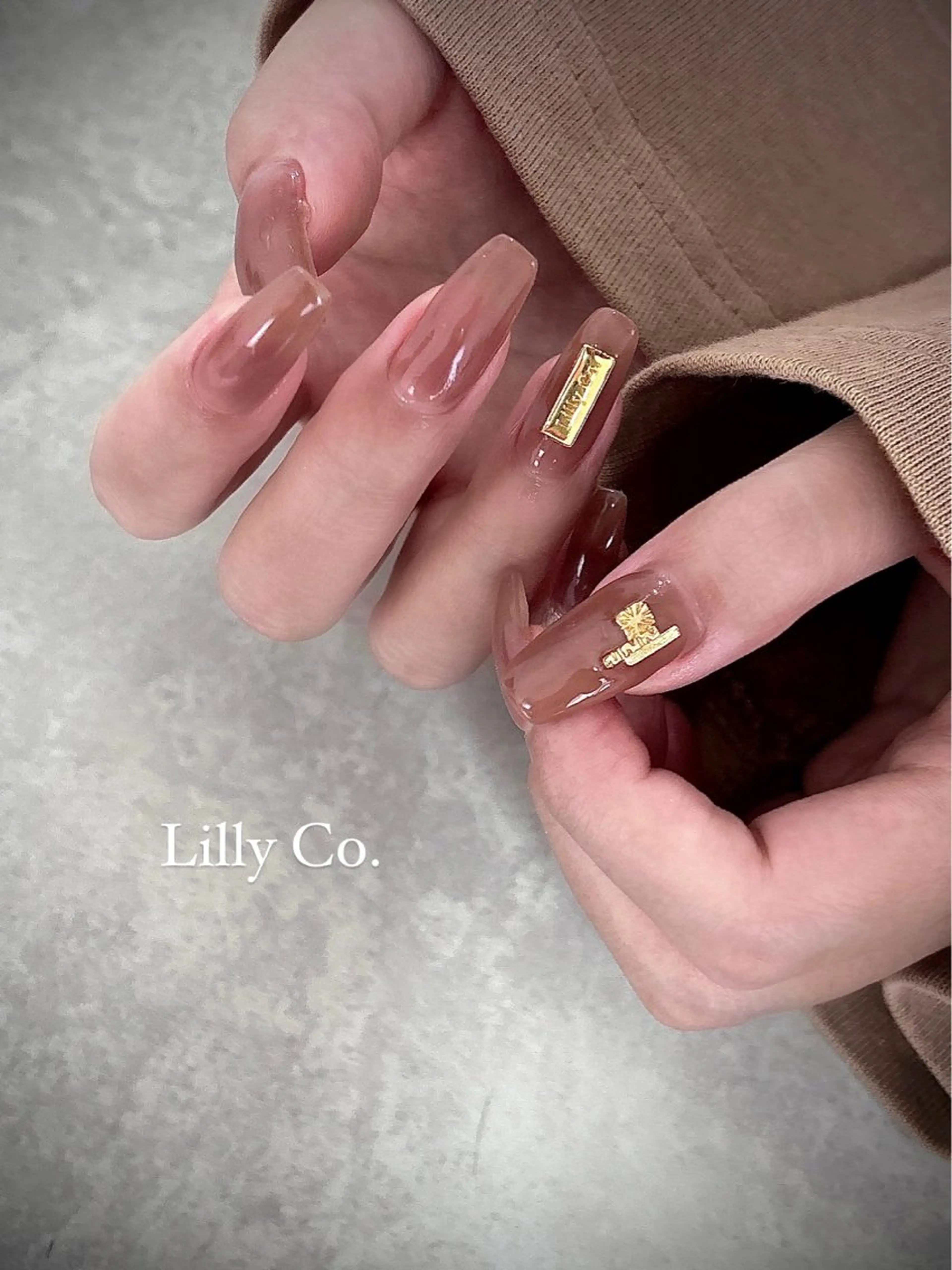 ネイル ゴールド ワンカラーネイル ハンドネイル ハンドケア Lilly Co.のネイルデザイン