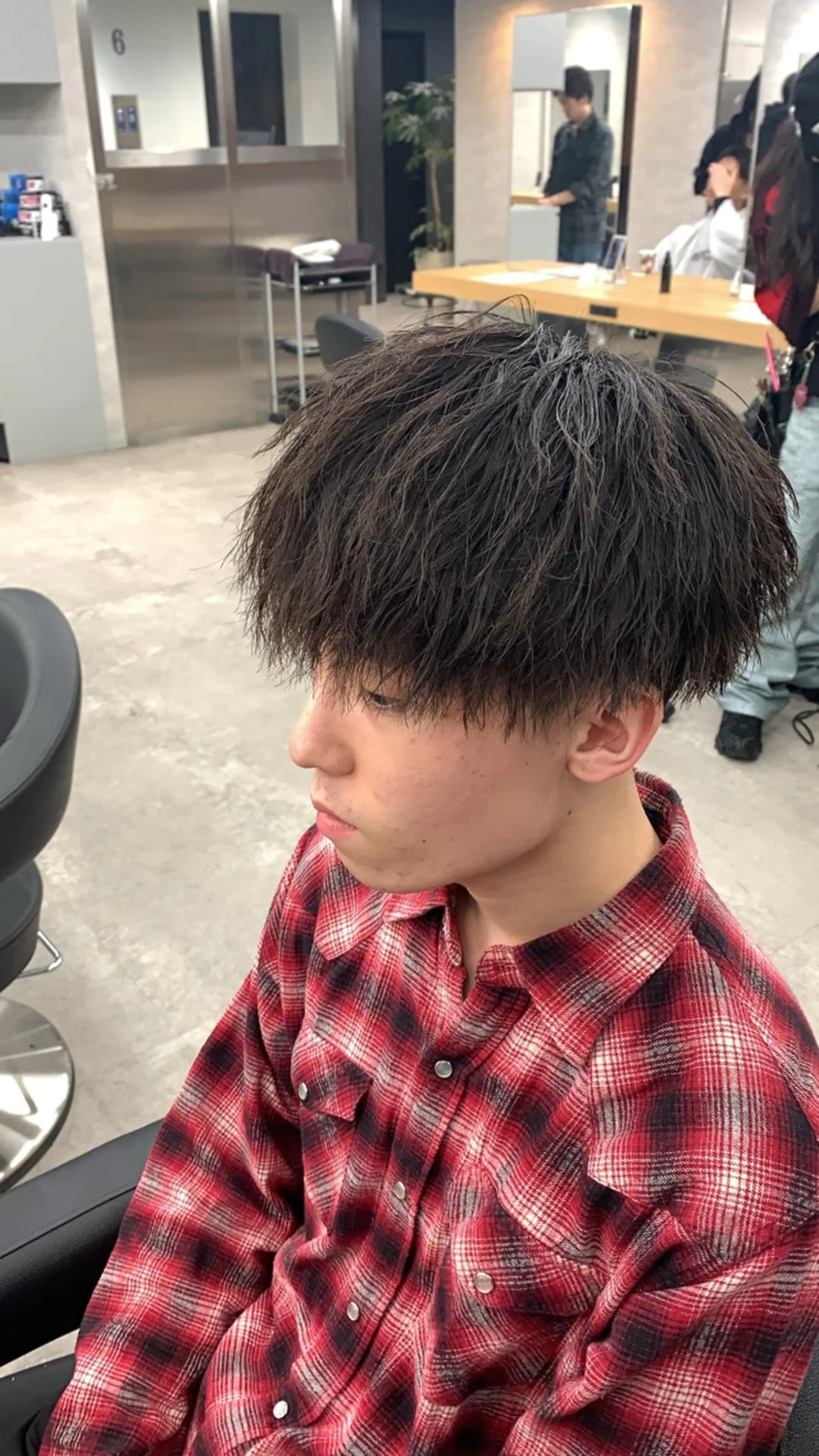 ショート パーマ メンズ メンズブリーチ フェザーパーマ メンズハイトーン メンズパーマ スペインカール ⚡️メンズ特化⚡️ RYUKIのヘアスタイル