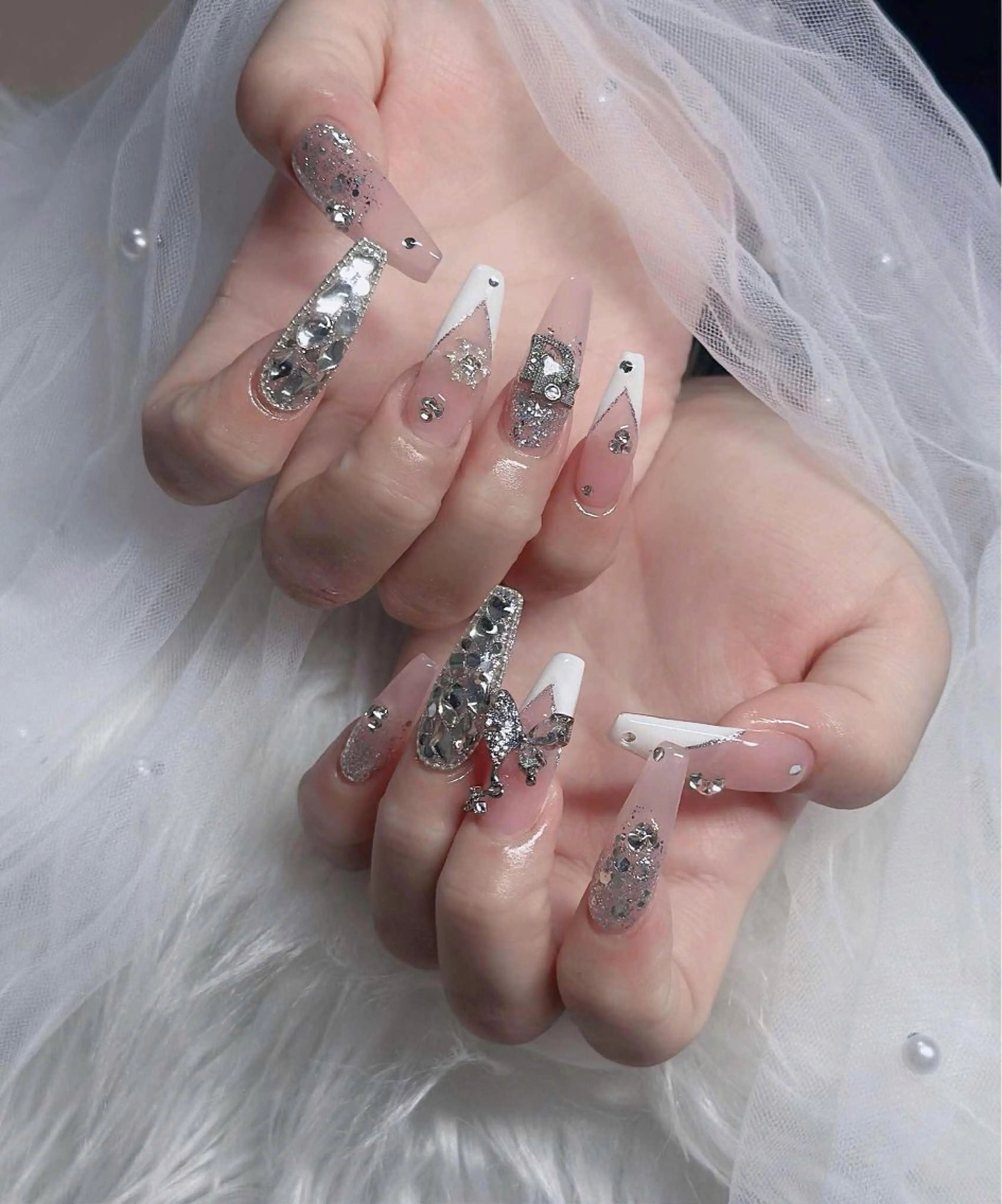 ネイル フレンチネイル ジェルネイル ハロウィン キラキラネイル 韓国ネイル H.babynailsalon所属・H.baby Nail Salonのネイルデザイン