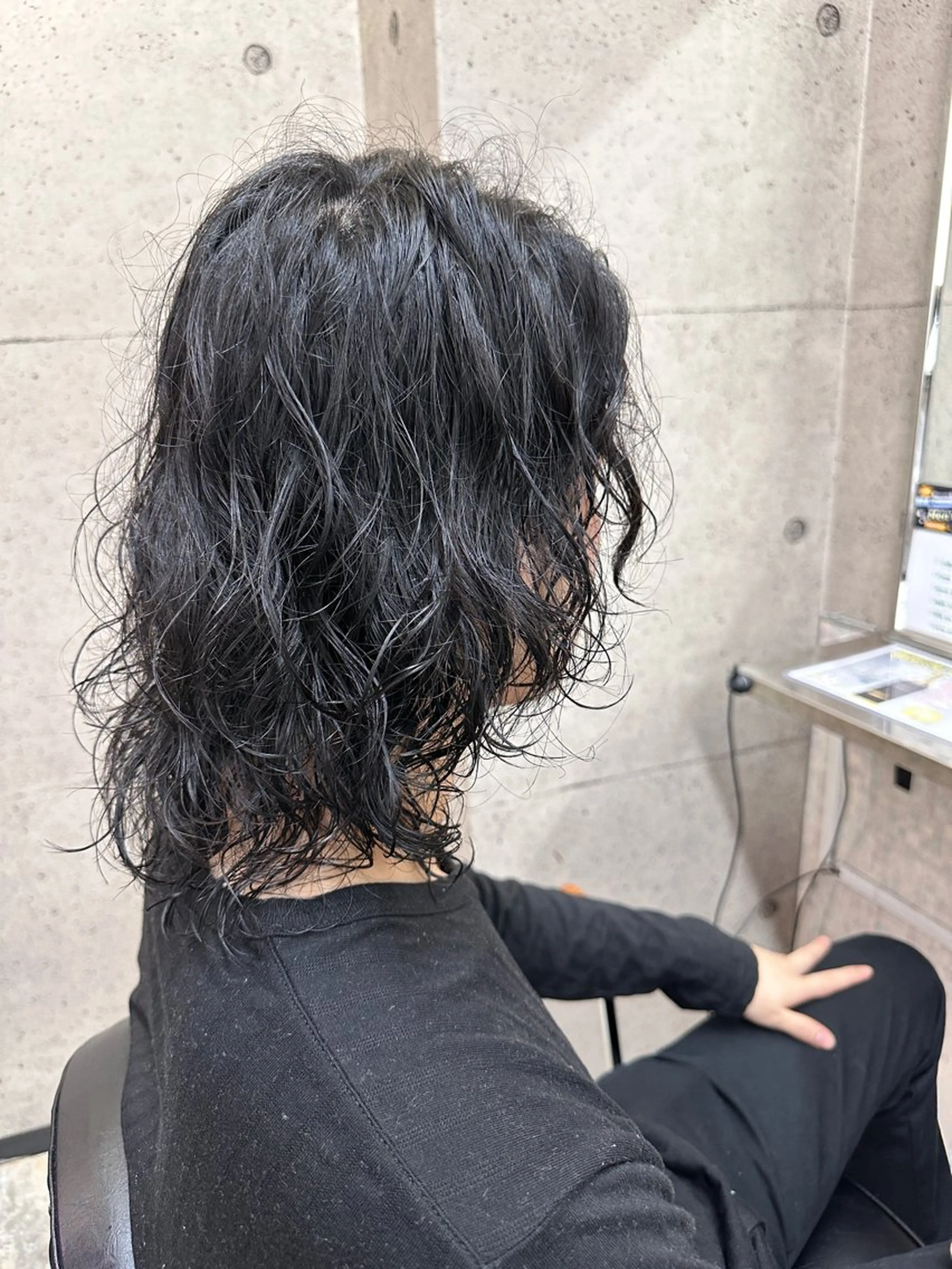 ミディアム メンズ ミディアムパーマ メンズパーマ メンズウルフカット ウルフカット MORROW所属・変身美容師🏆 MIZUKIのヘアスタイル