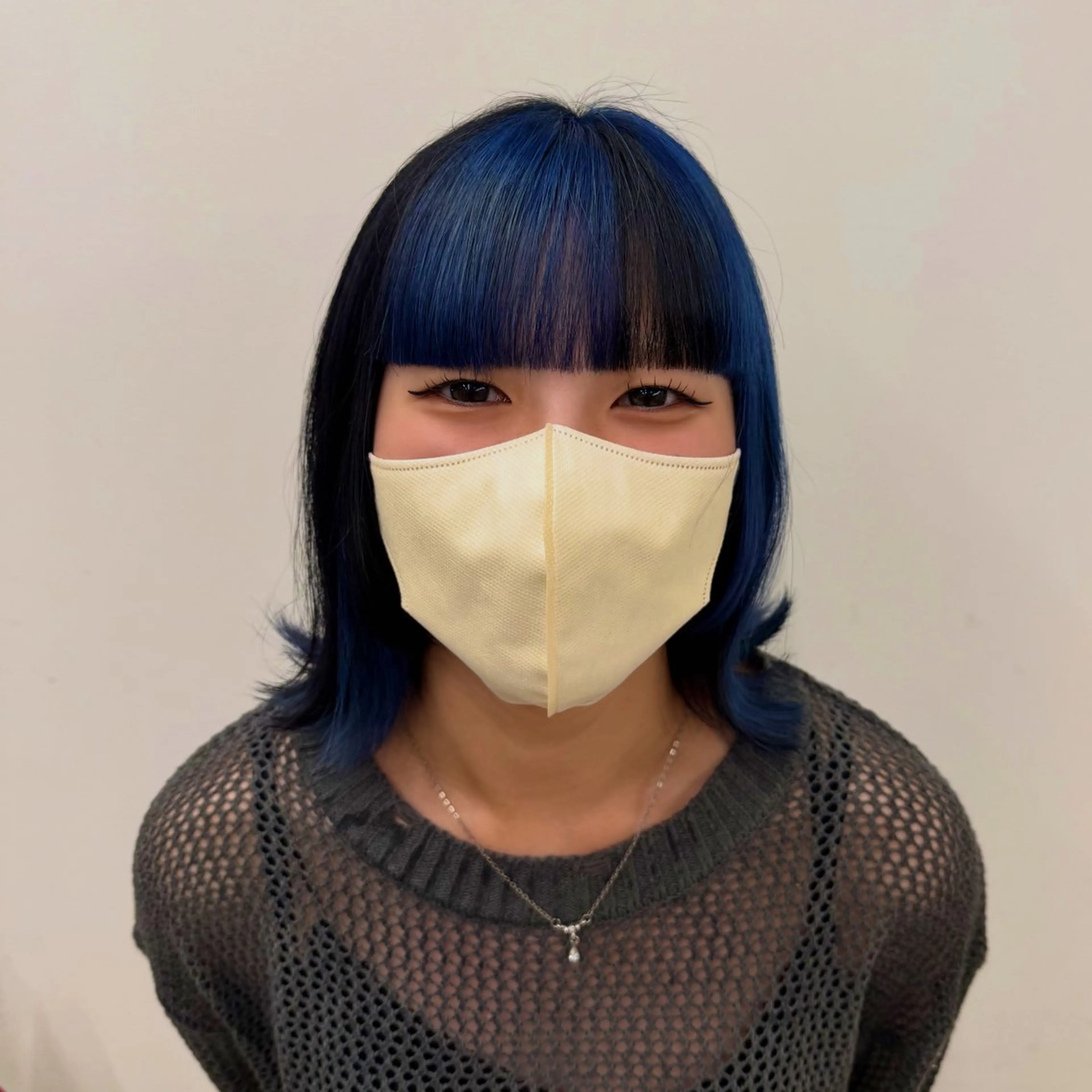 ミディアム カラー 黒髪 ブルーカラー 透明感カラー デザインカラー 韓国風ヘア カット ヘアカラー トリートメント EARTH菊名店👾 ひらのすぐるのヘアスタイル