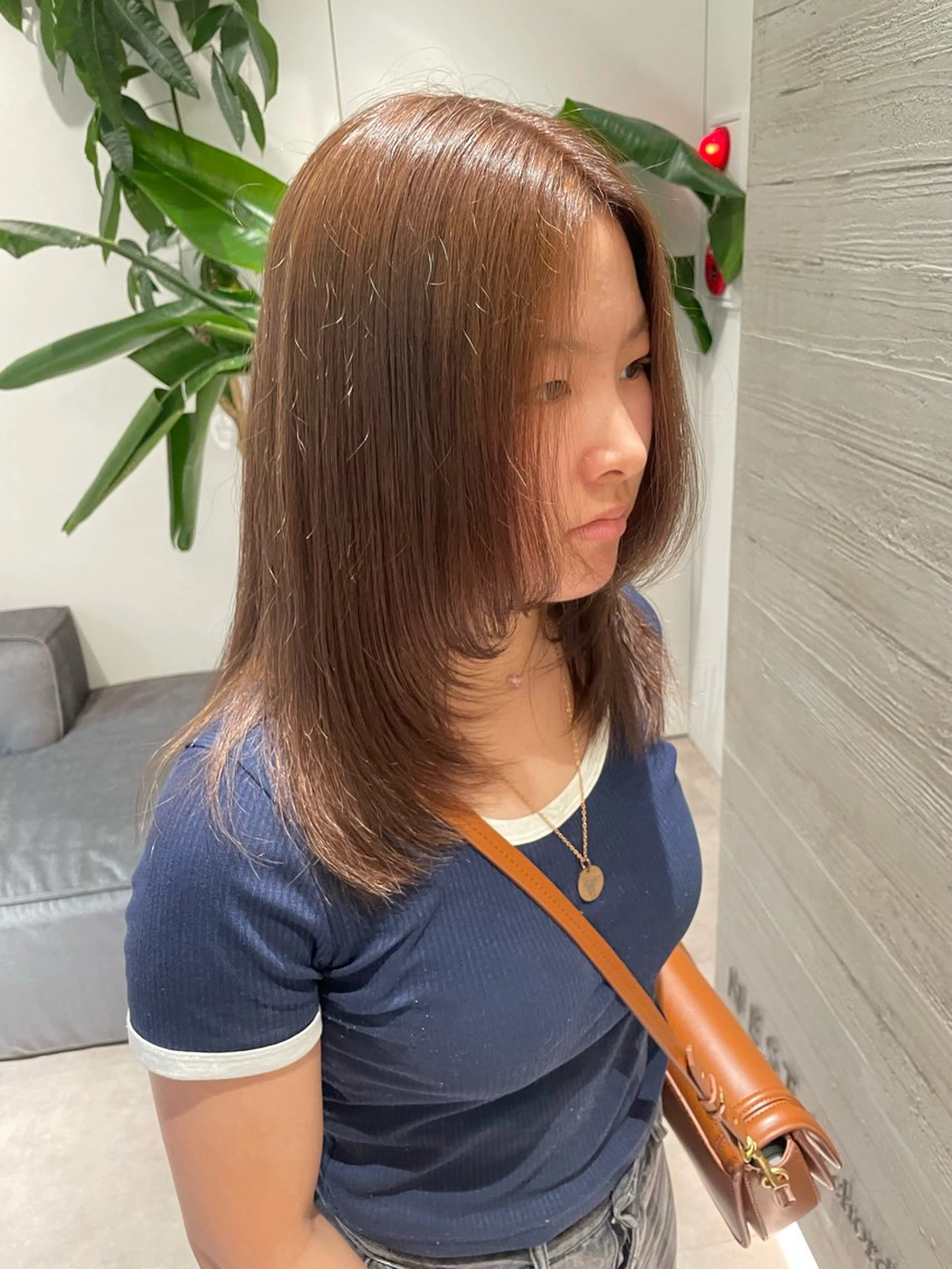 ミディアム レイヤーカット カット ヘアカラー NEST by chord （ネストバイコード）所属・🤍関根 朋香🤍のヘアスタイル